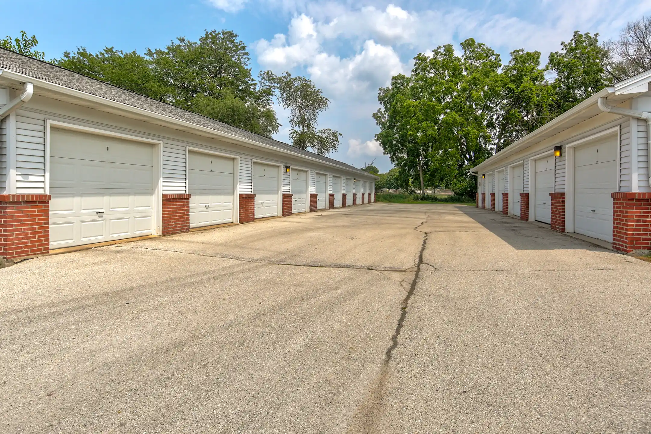 Parkside Apartments / Grace Manor Apartments 205219A W. Jefferson