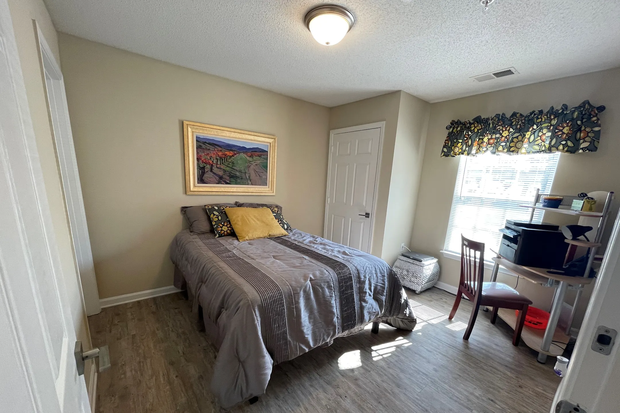 Campus East Lease By The Bed Apartments Greensboro, NC 27405