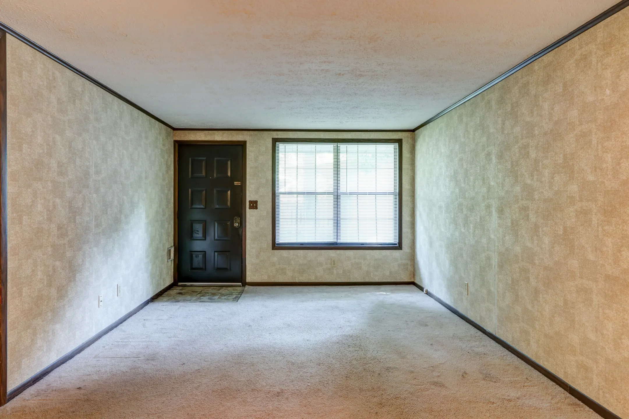 Living Room - Scioto Fairway Woods - Columbus, OH