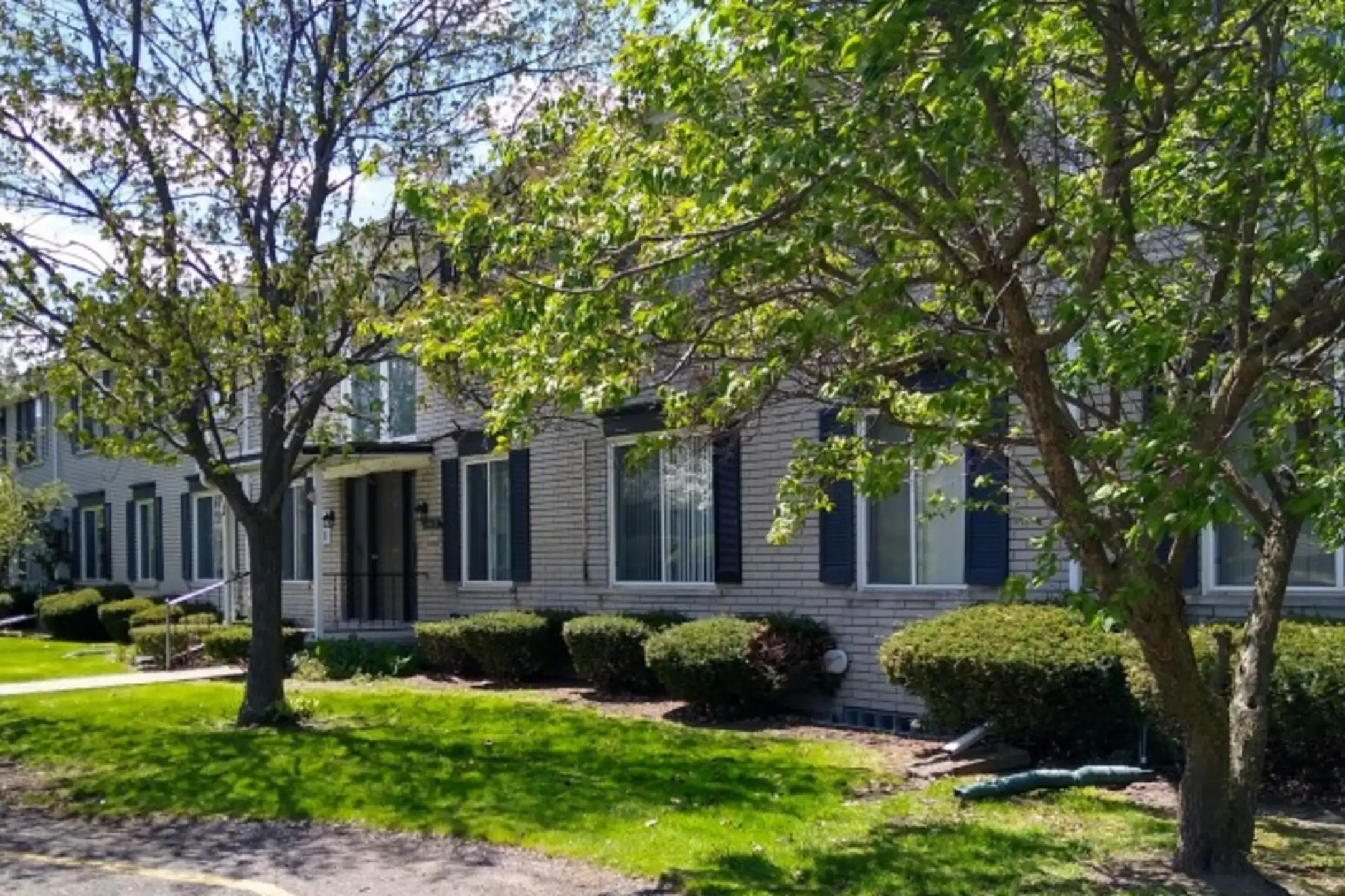 Cambridge Square Apartments Southfield, MI 48076