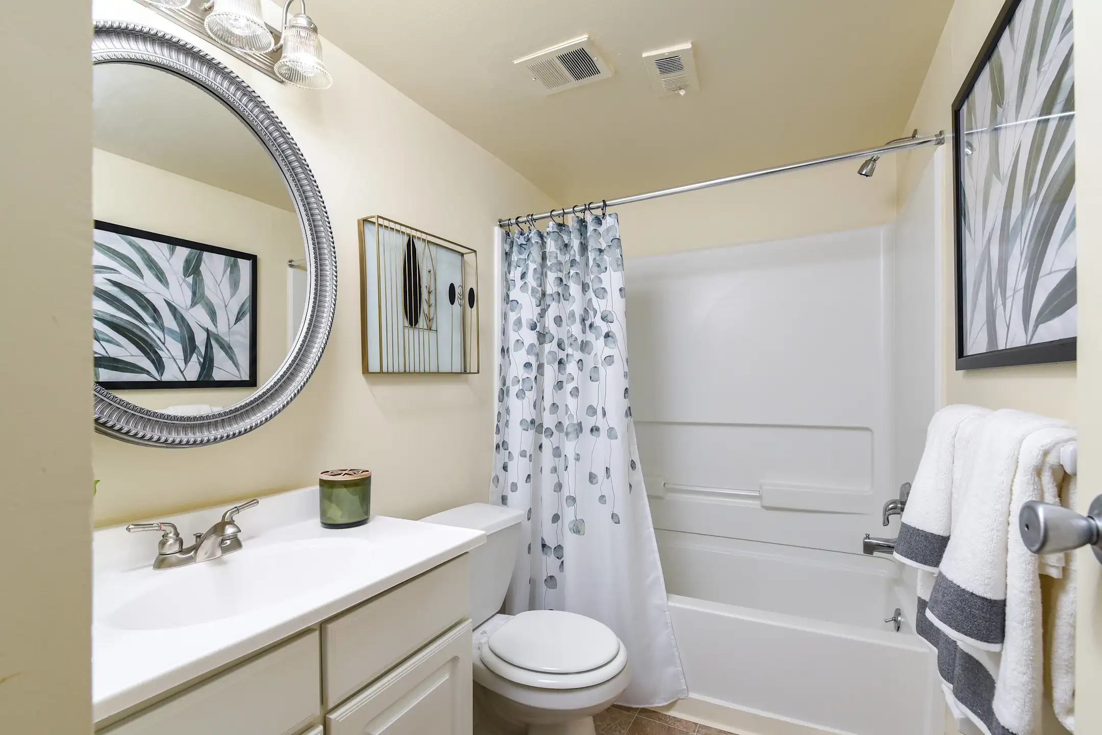 Bathroom - Top Of The Hill Apartments - Wilmington, DE