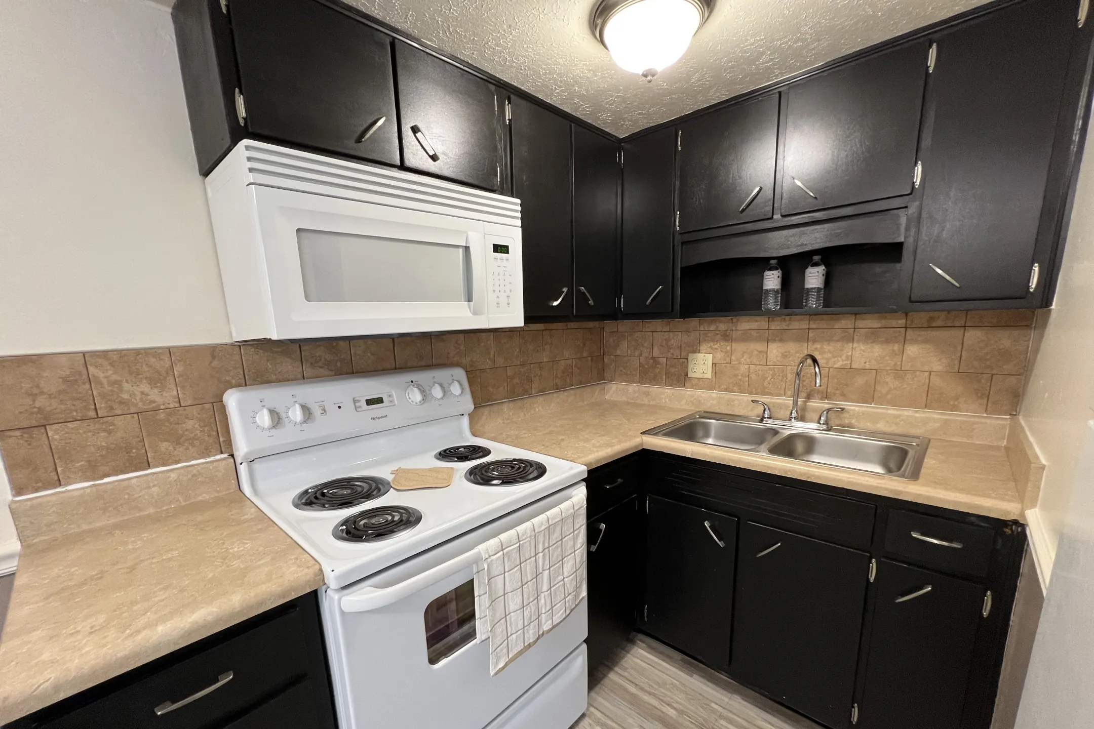 Kitchen - Mayfair Apartments - Jeffersonville, IN