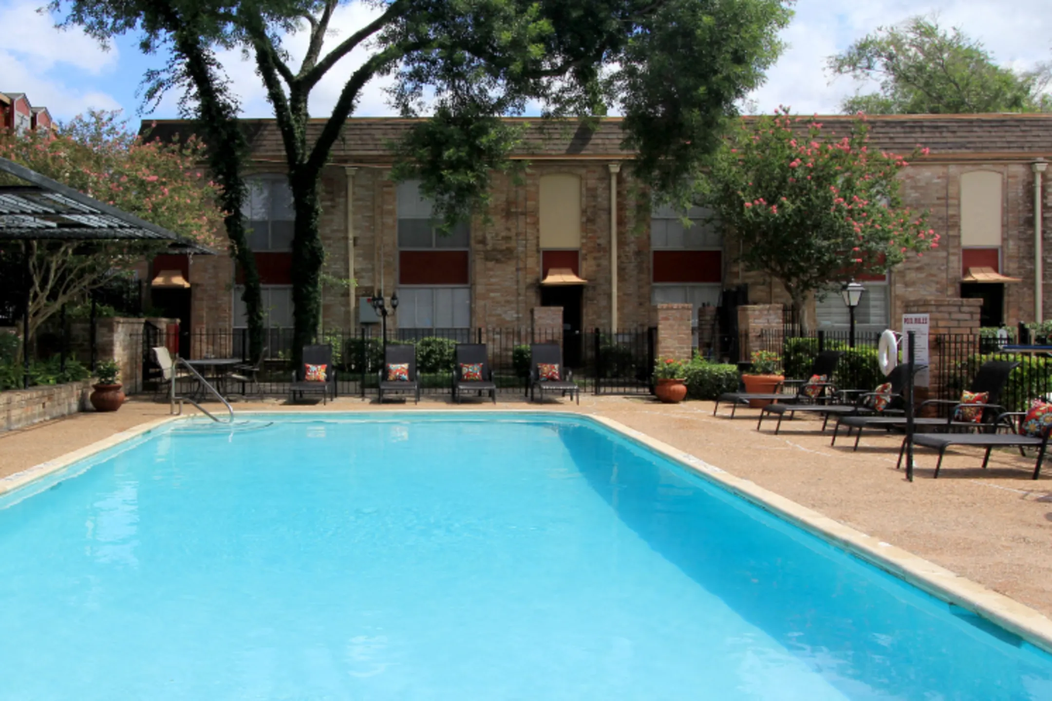 Pool - Briarwood Apartments - Houston, TX