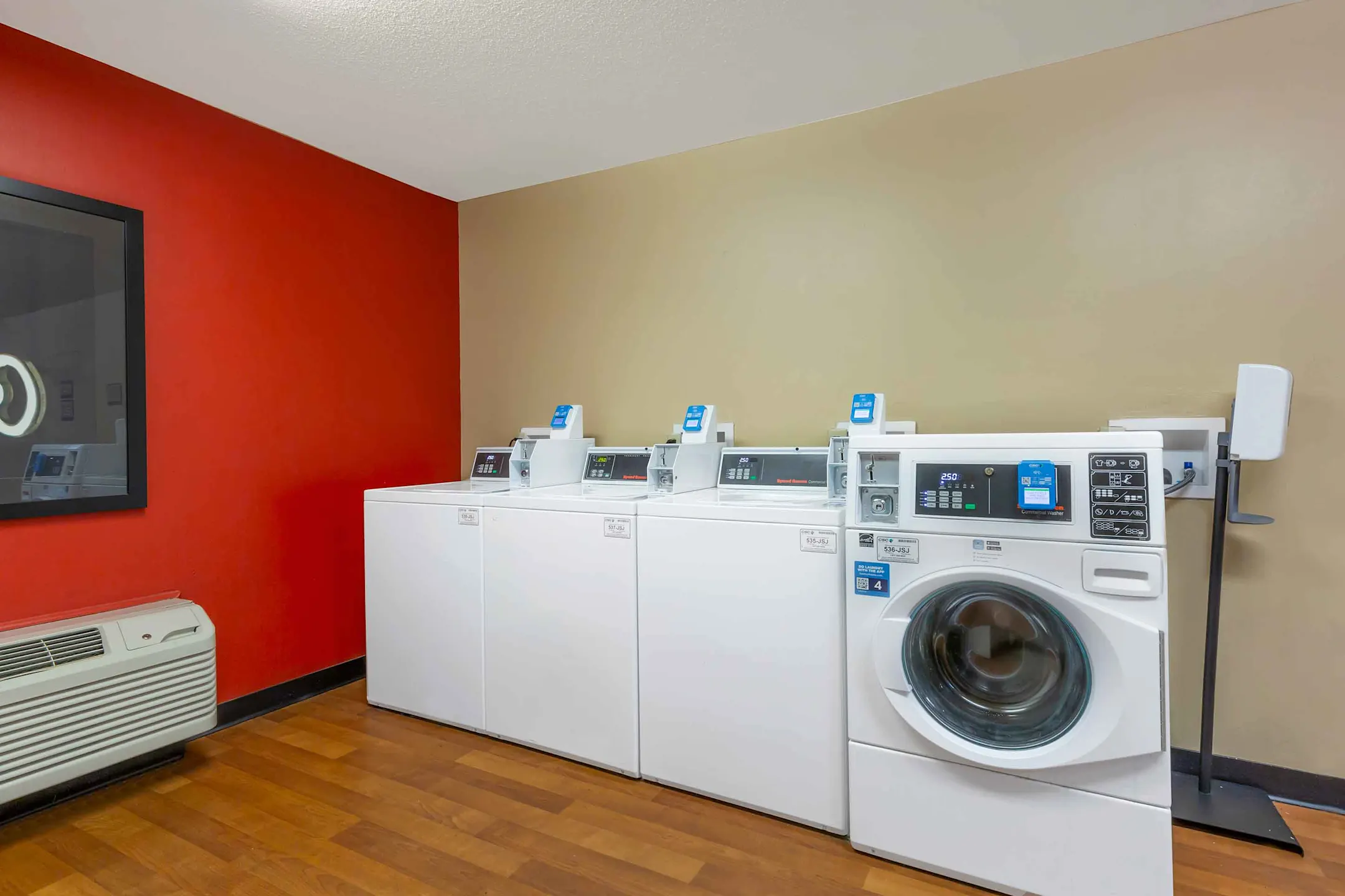 Furnished Studio Baltimore BWI Airport Aero Dr. Apartments