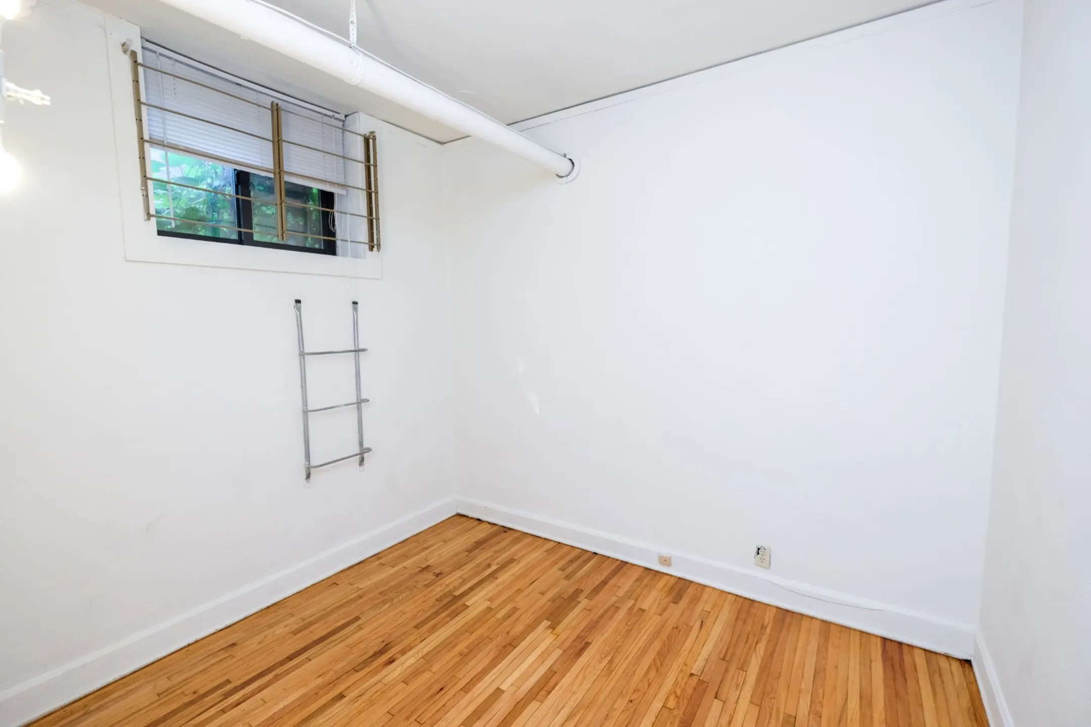 Bedroom - Yale Place - Saint Paul, MN