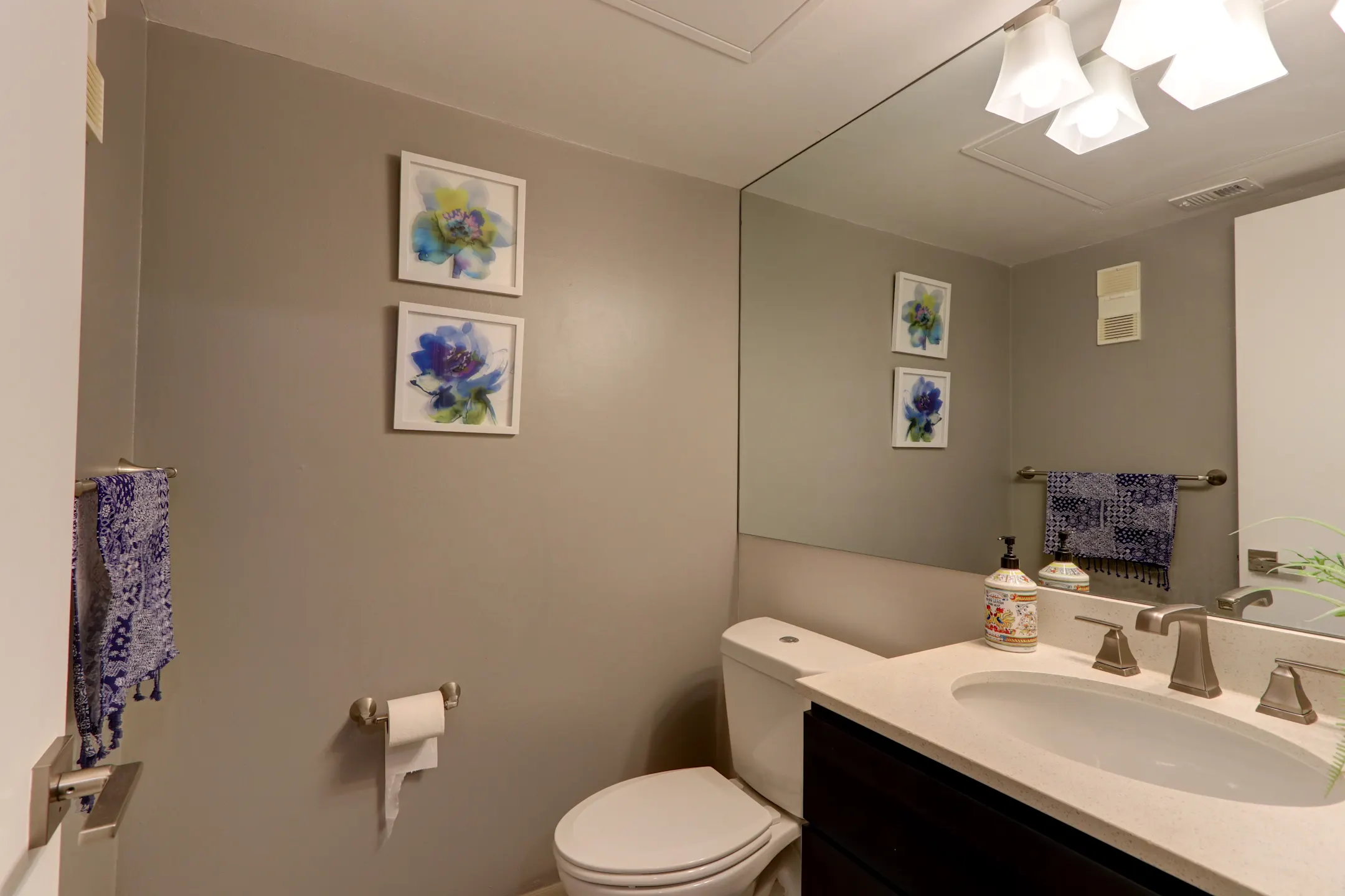 Bathroom - Shadyside Commons - Pittsburgh, PA