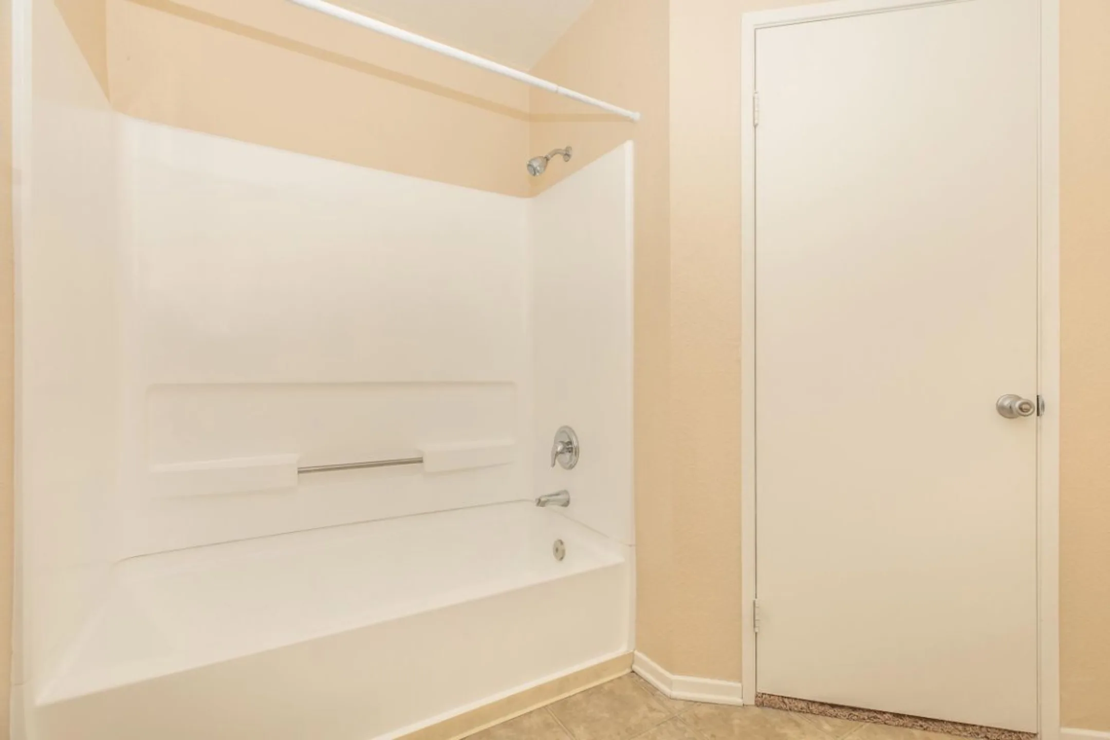 Desert Heights Apartments - Barstow, CA