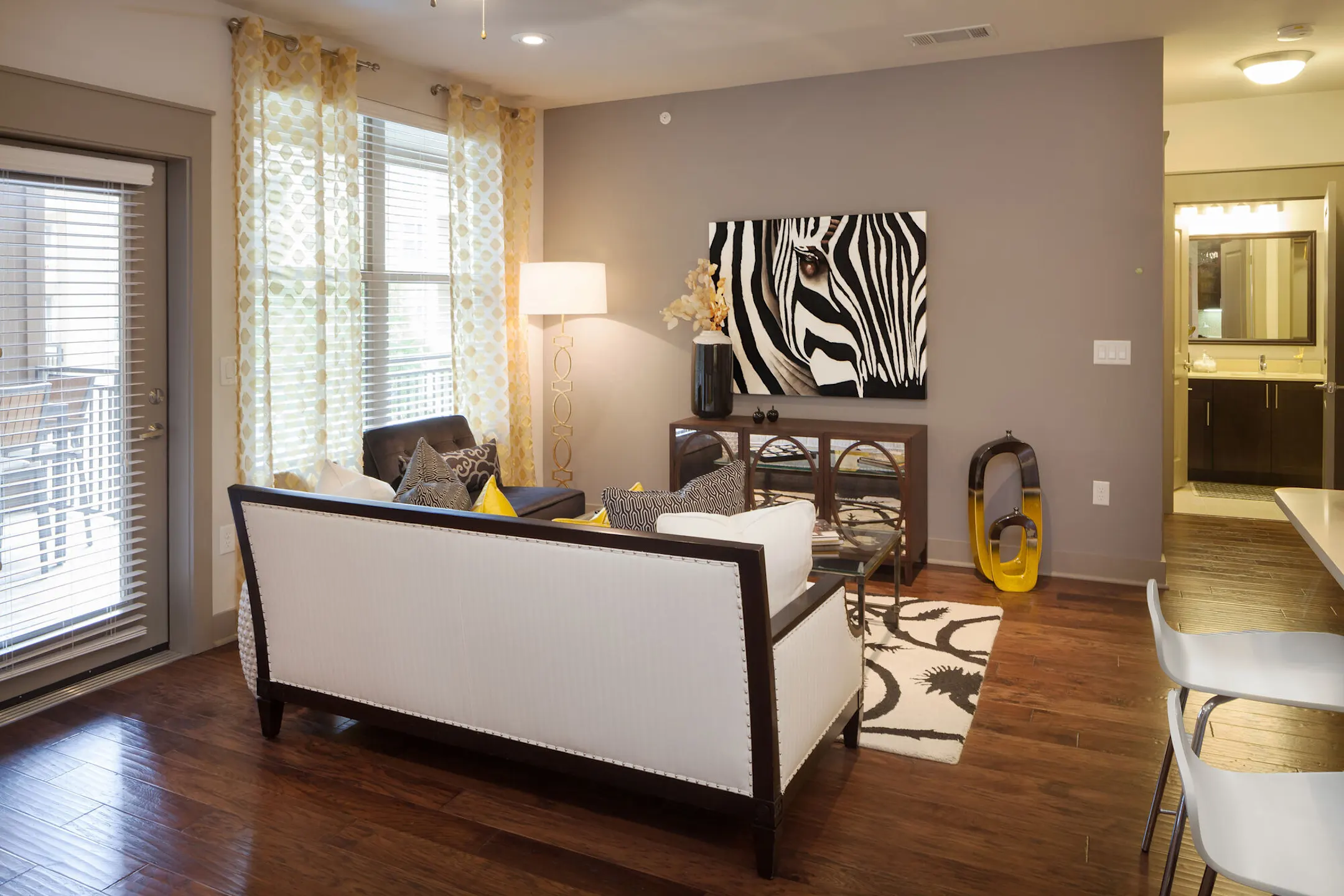 Living Room - ALMA on Maple - Dallas, TX