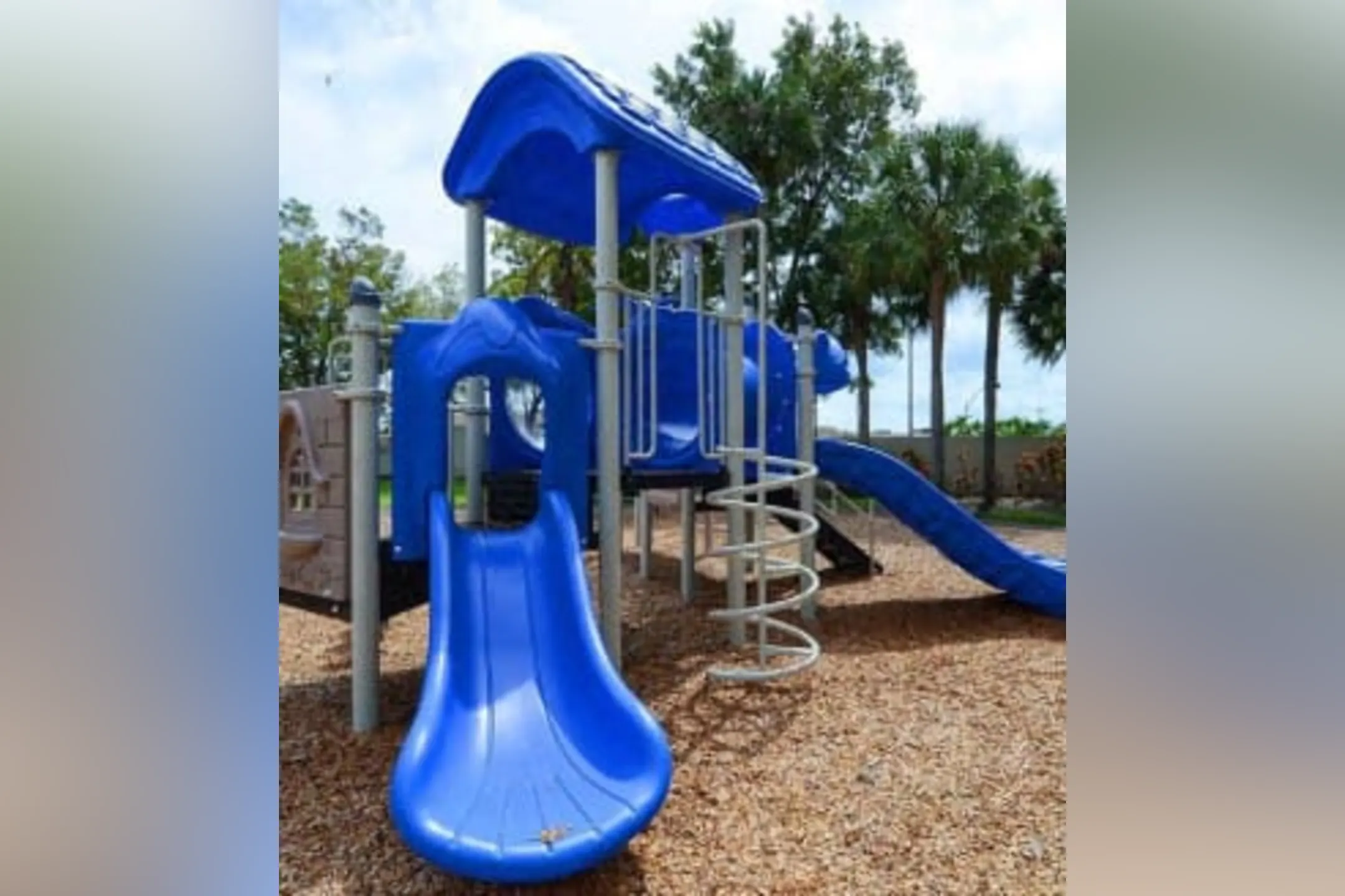 Playground - Horizons North Apartments - Miami, FL