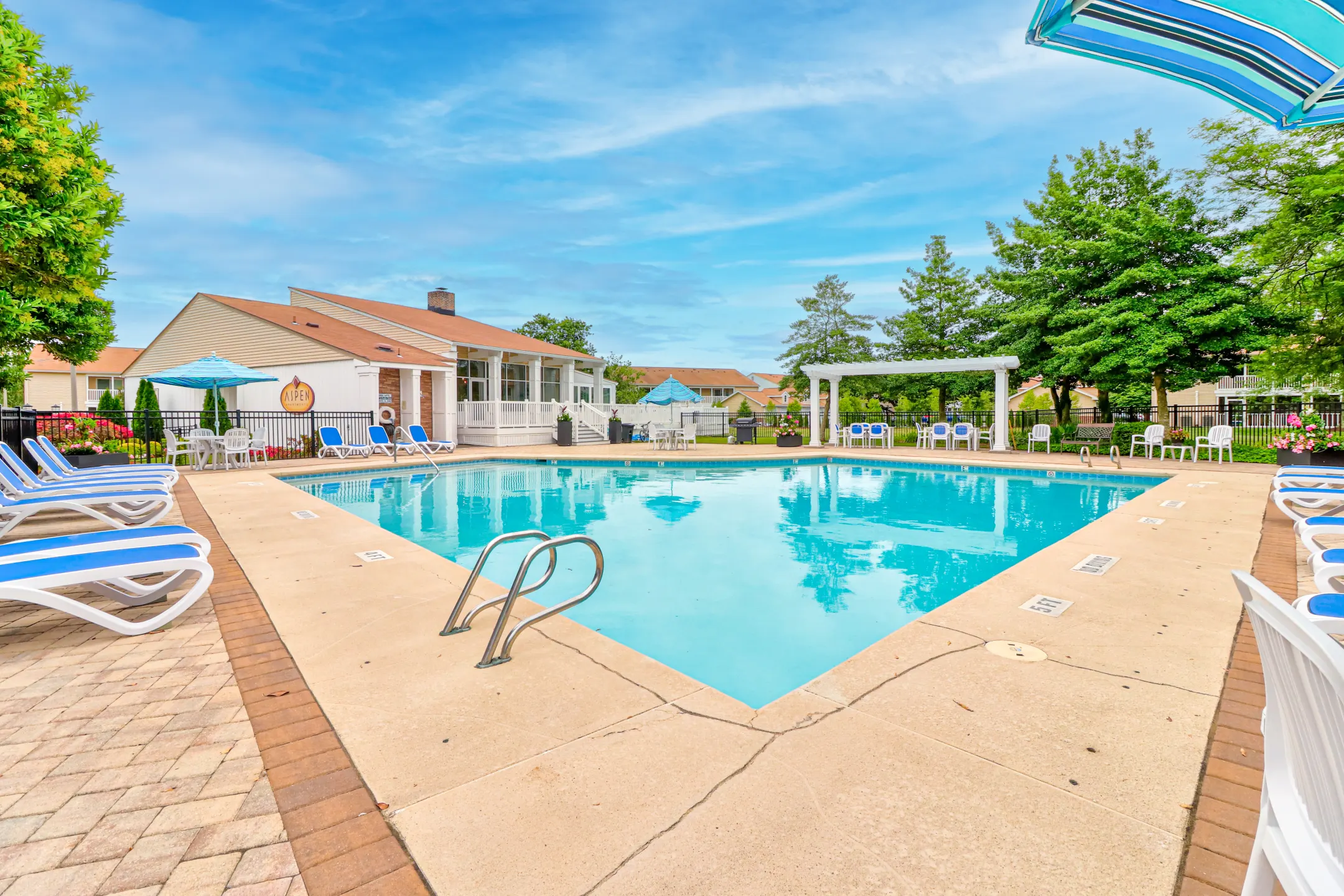 Pool - Aspen Apartments - Virginia Beach, VA