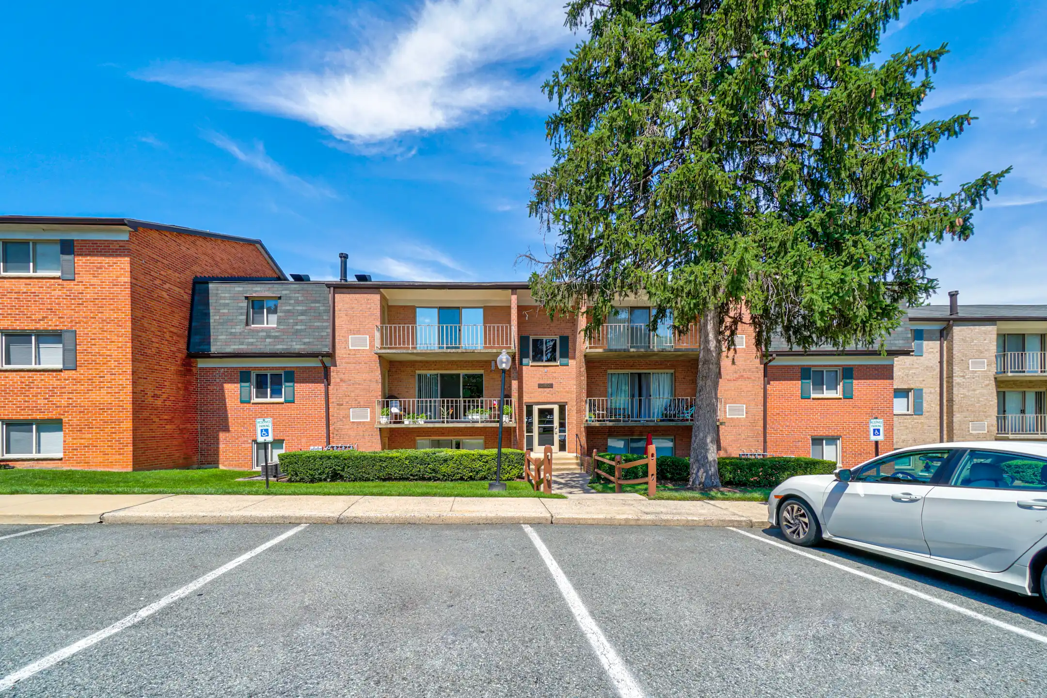 Streamside Apartments - Gaithersburg, MD 20877