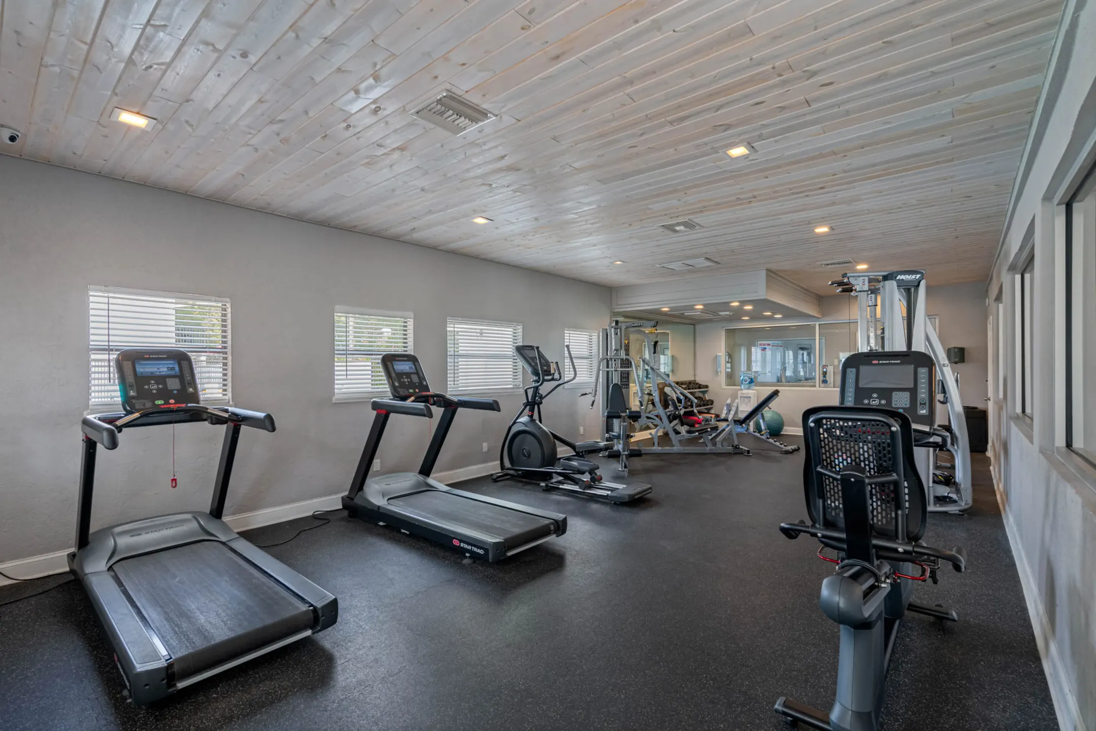 Fitness Weight Room - 49th St Apartments - Pinellas Park, FL