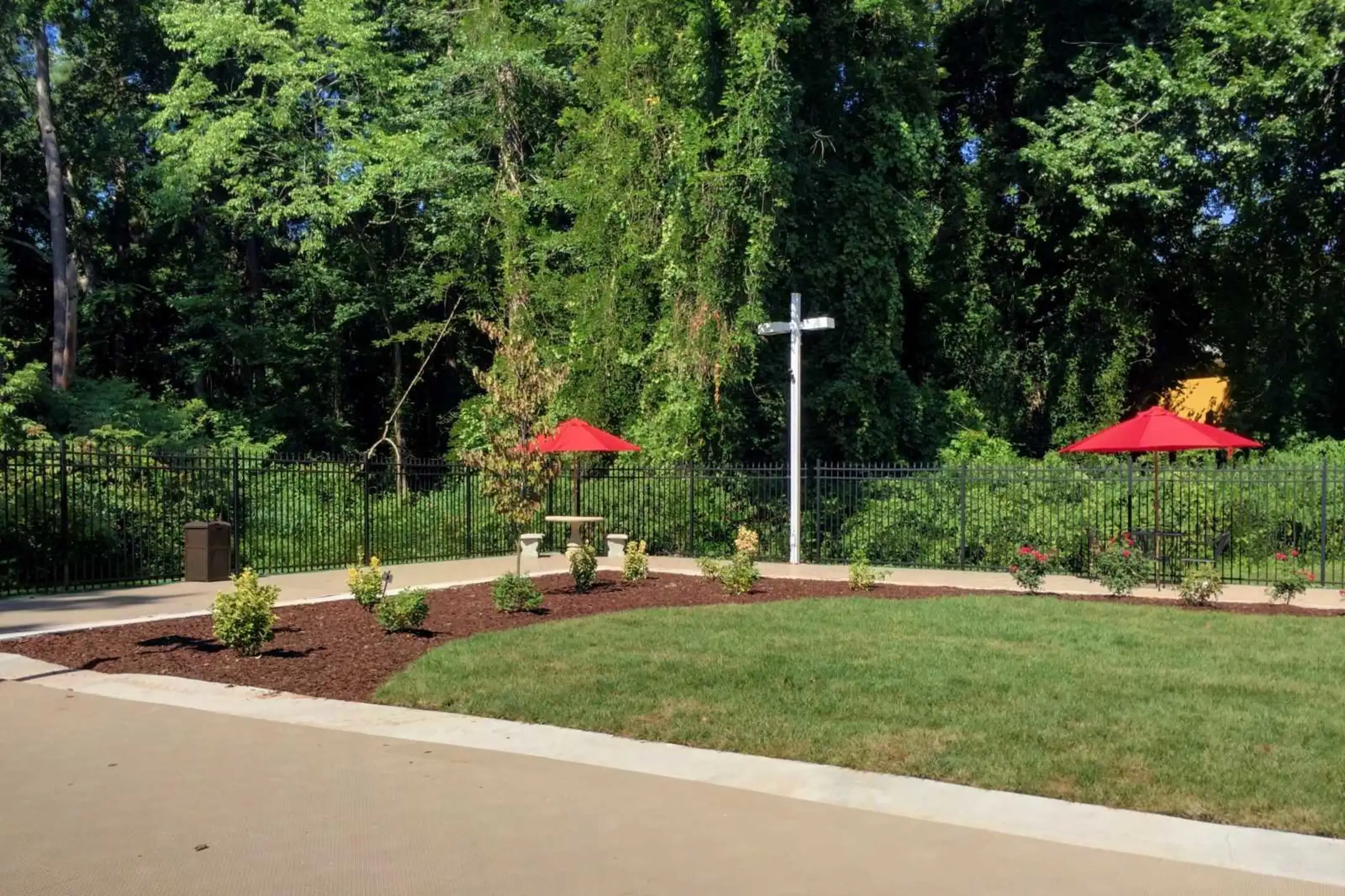 Courtyard - Chatham Forest Apartments & Townhomes - Cary, NC
