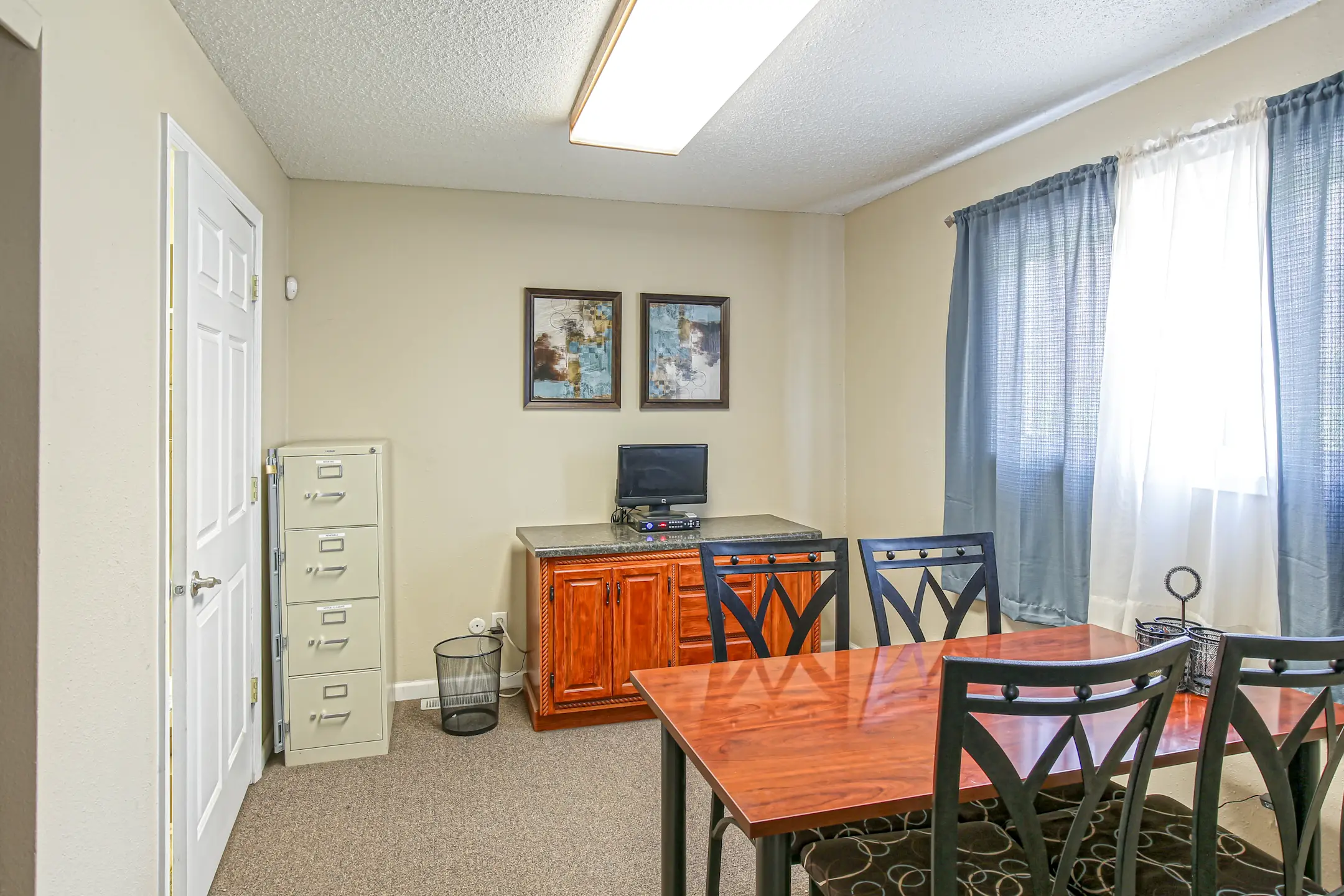 Oak Valley Apartments - Davenport, IA
