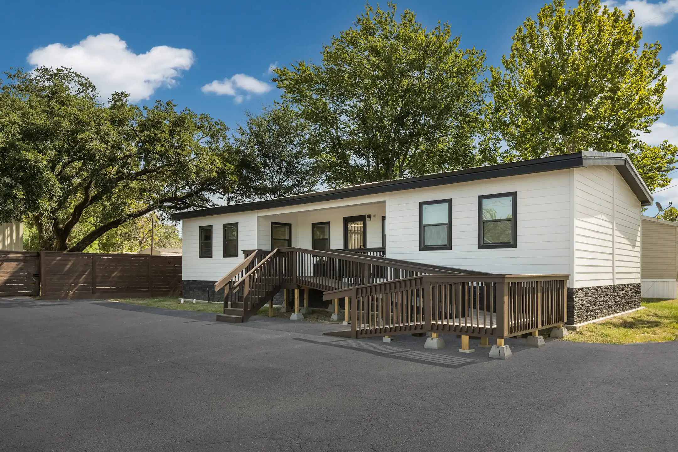 Conroe Estates 2207 North 1st Street Conroe, TX Apartments for Rent