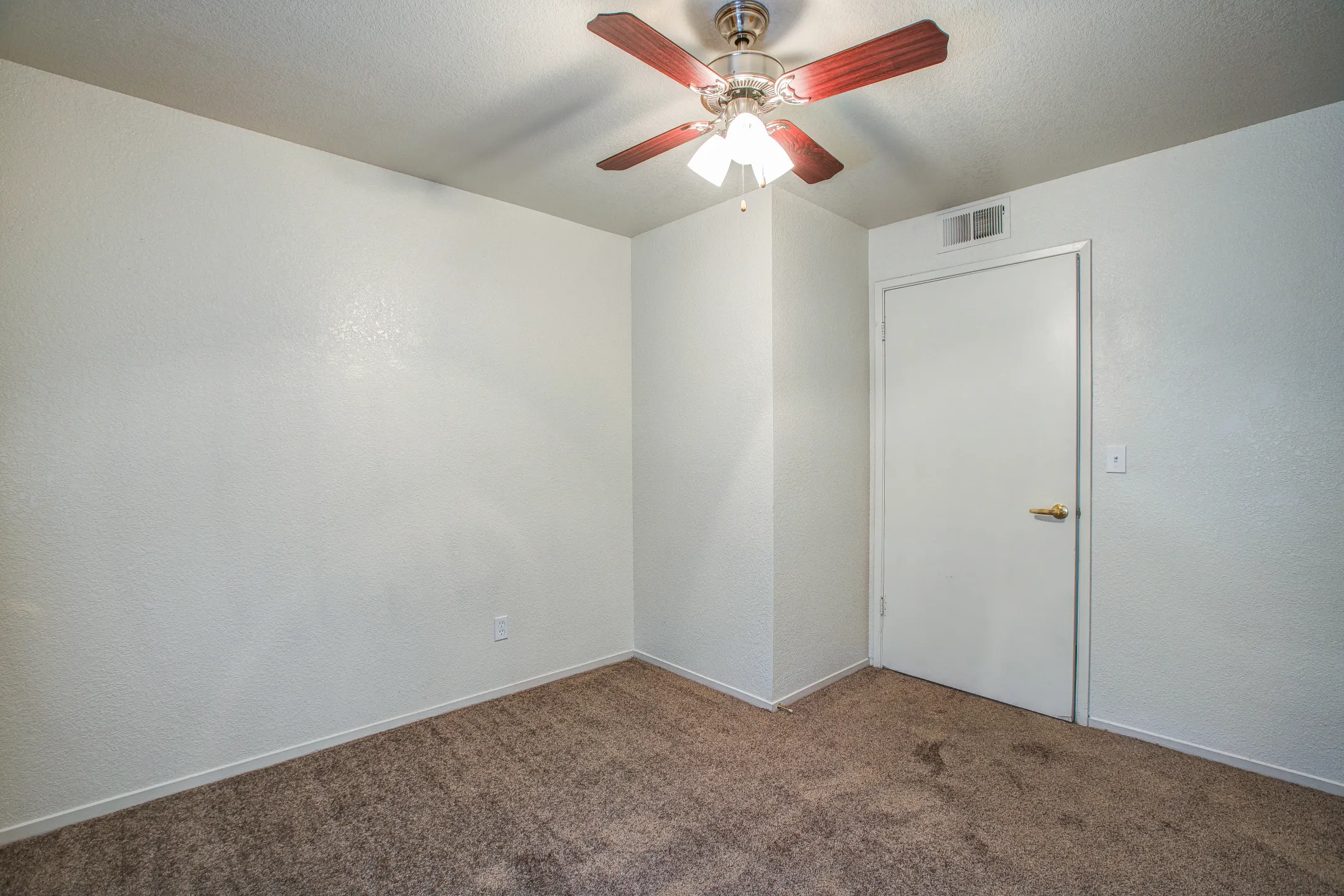 Sequoia Knolls Apartments - Fresno, CA 93722