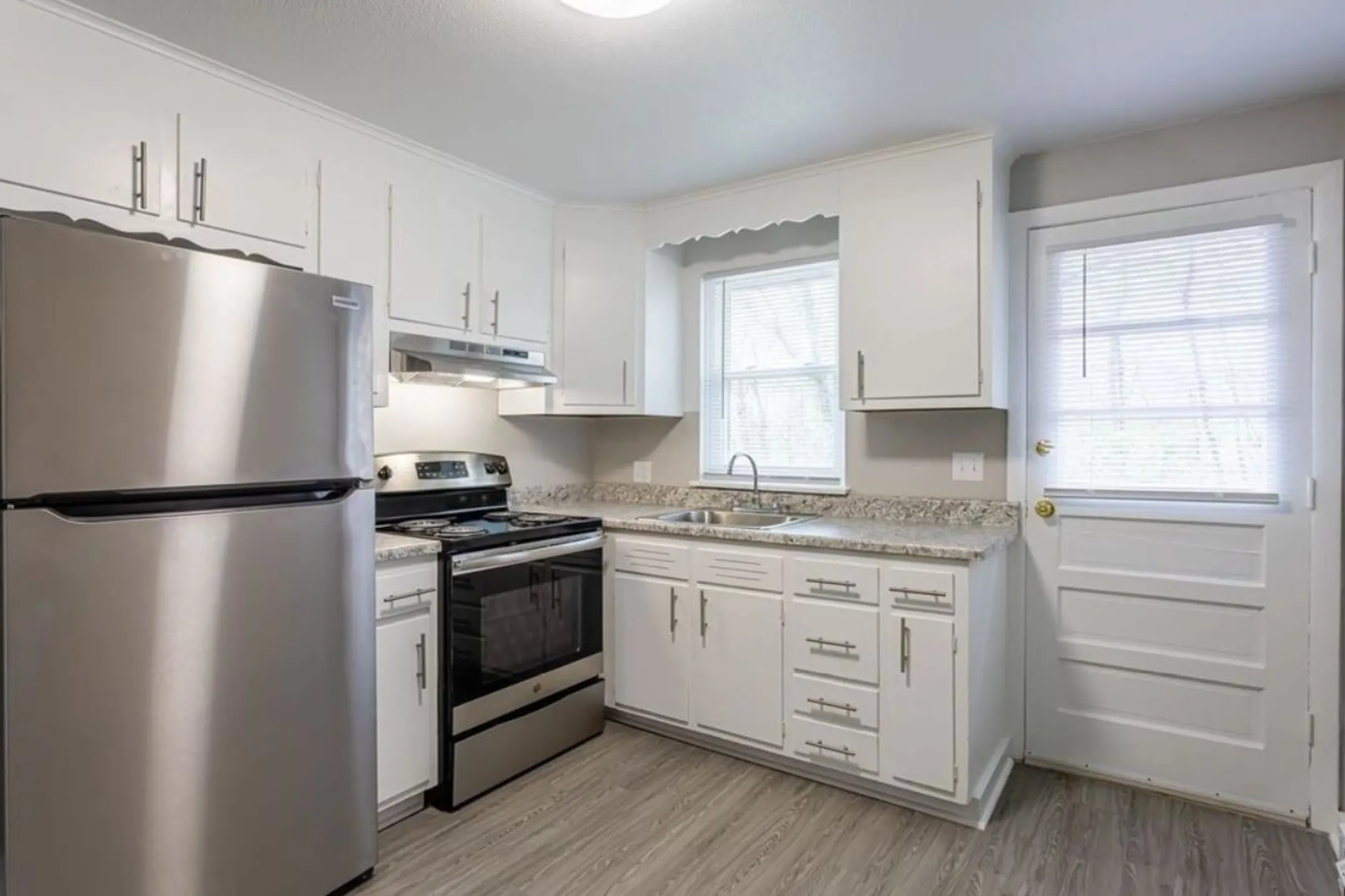 Kitchen - Pine Brook Terrace Apartments - Bristol, CT