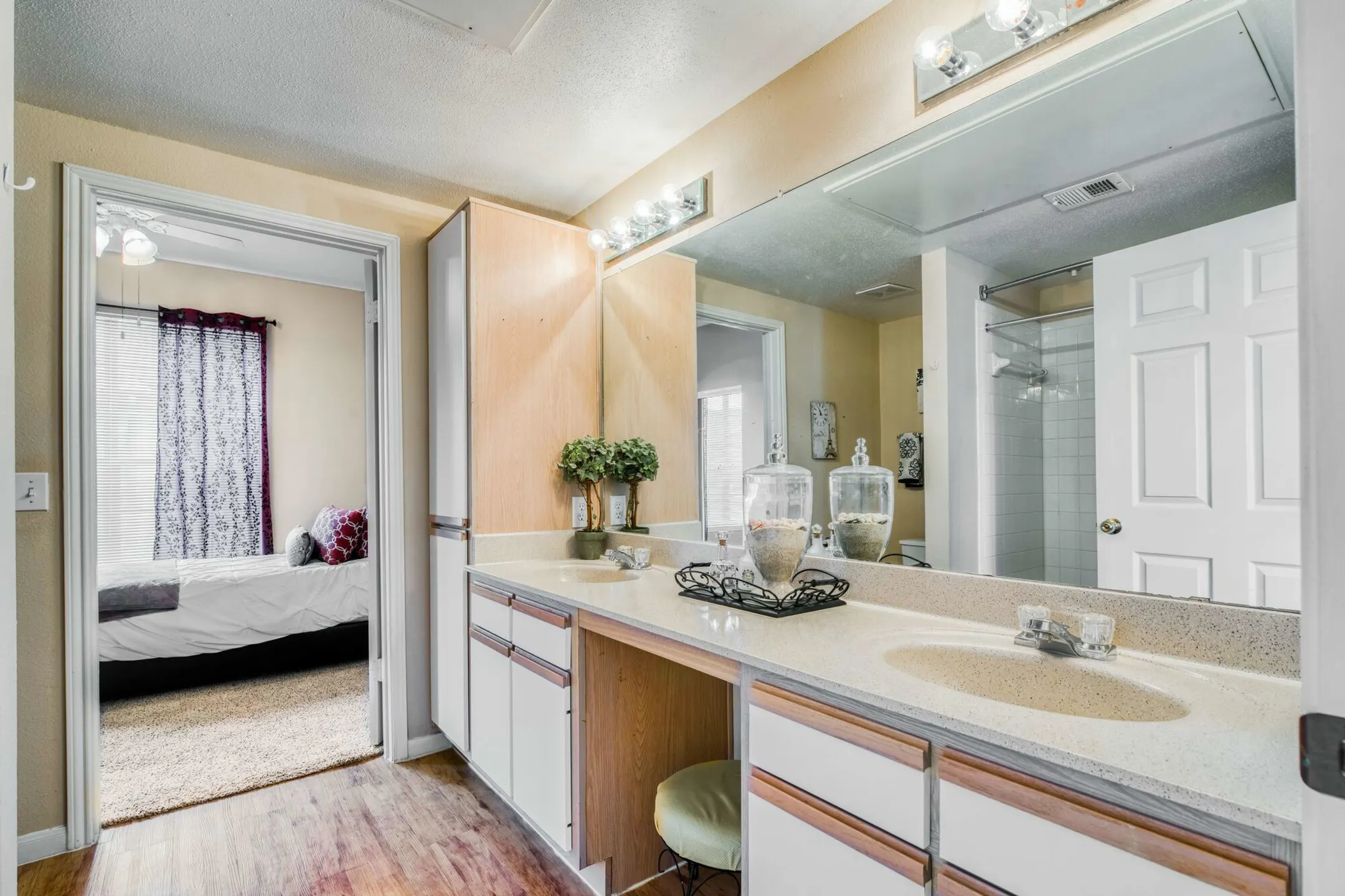 Bathroom - Farnham Park Apartments - Port Arthur, TX