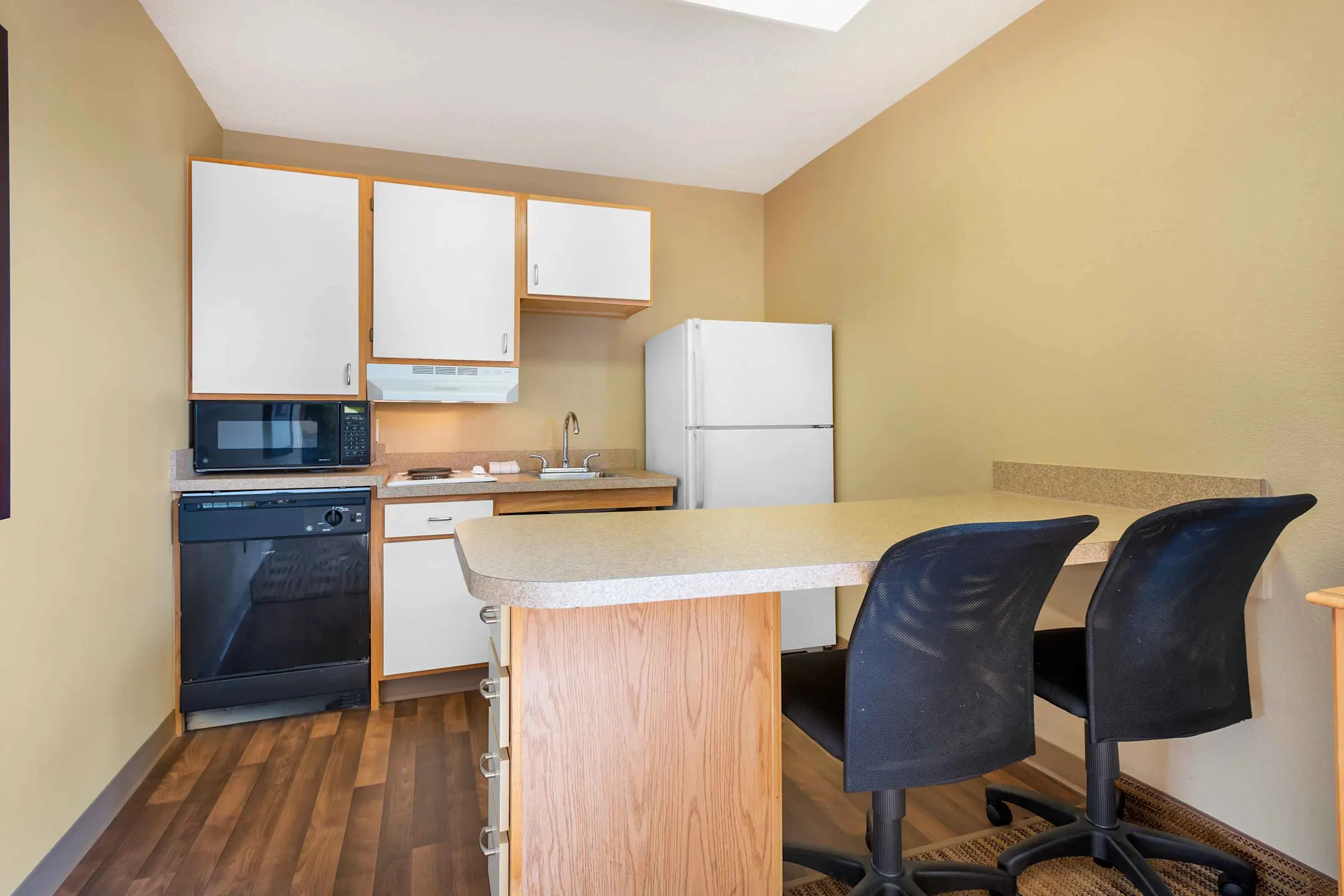 Furnished Studio Providence Airport Apartments Warwick, RI 02886