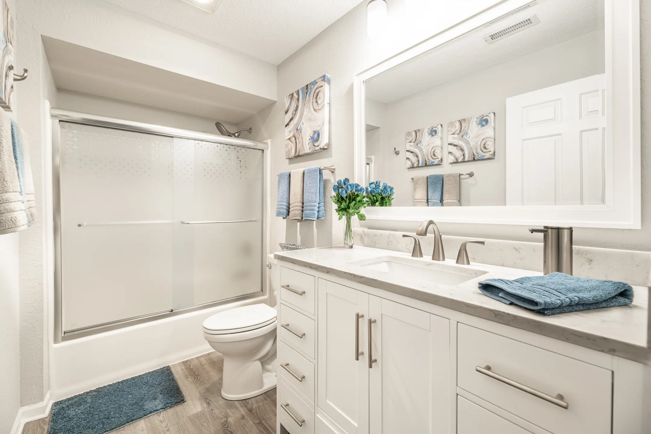 Canterbury Crossing Luxury Apartment Homes N26 W24150 River Park Dr