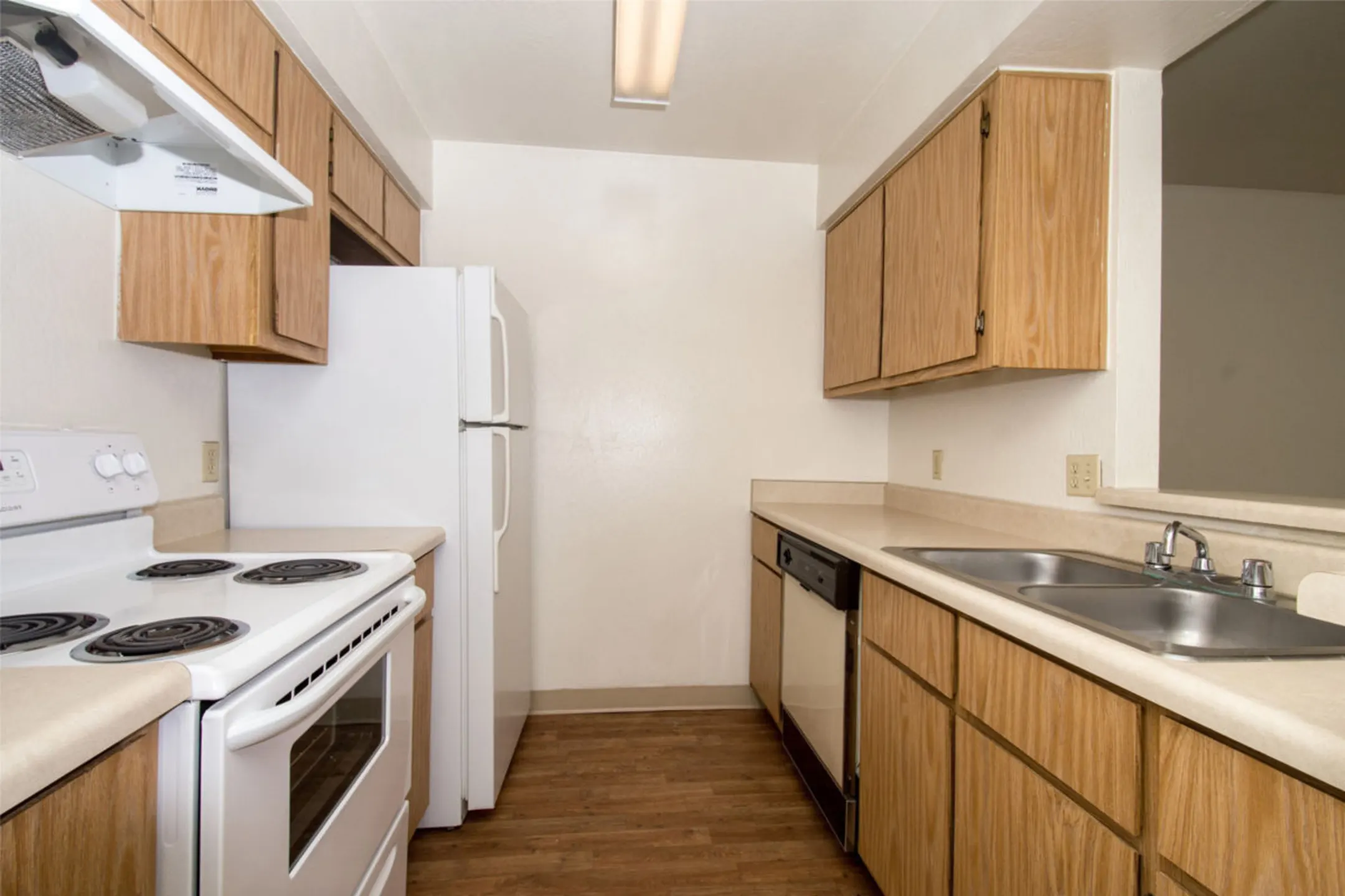 Kitchen - University Square Apartments - Flagstaff, AZ