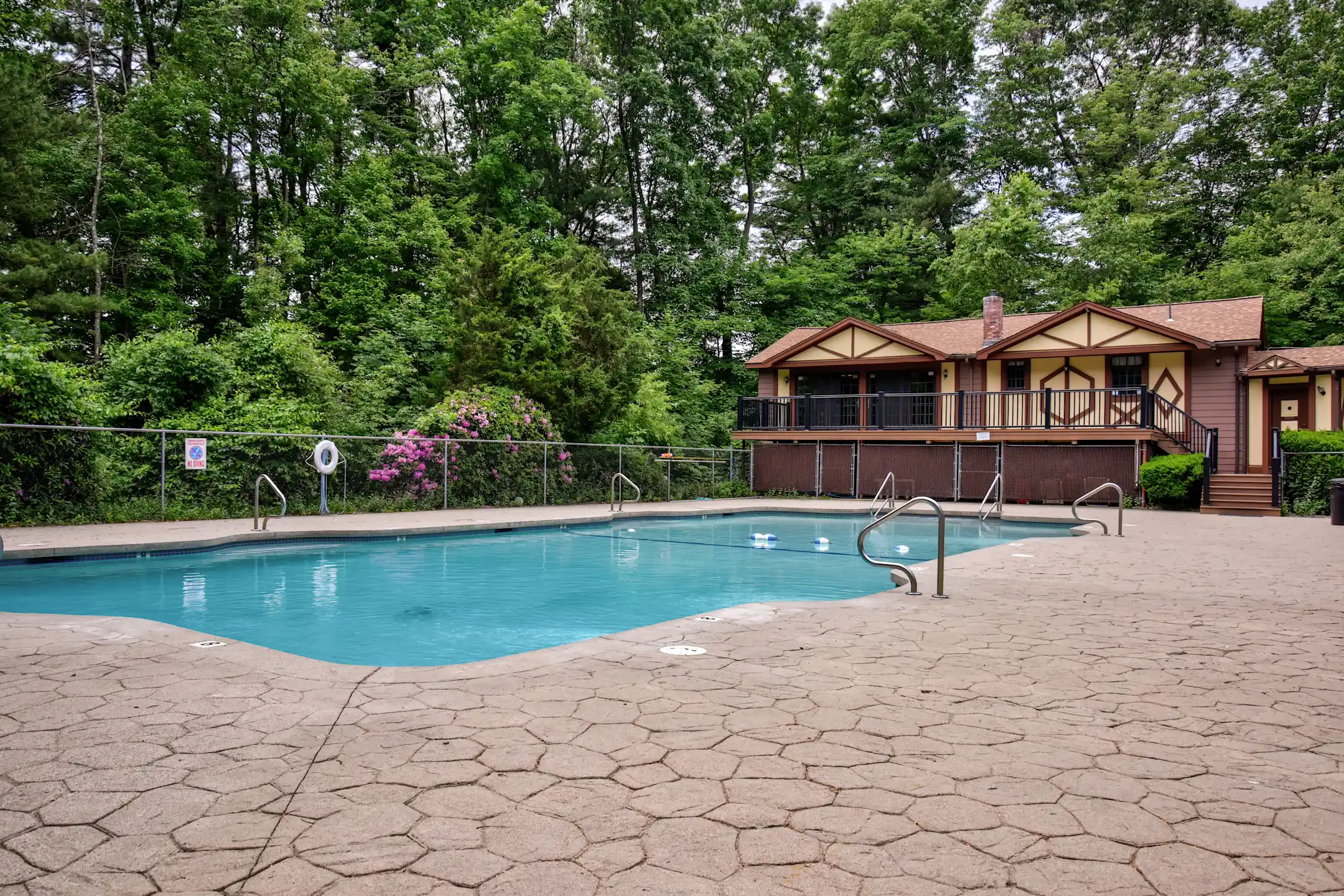 Putnam Village Apartments Foxboro, MA 02035