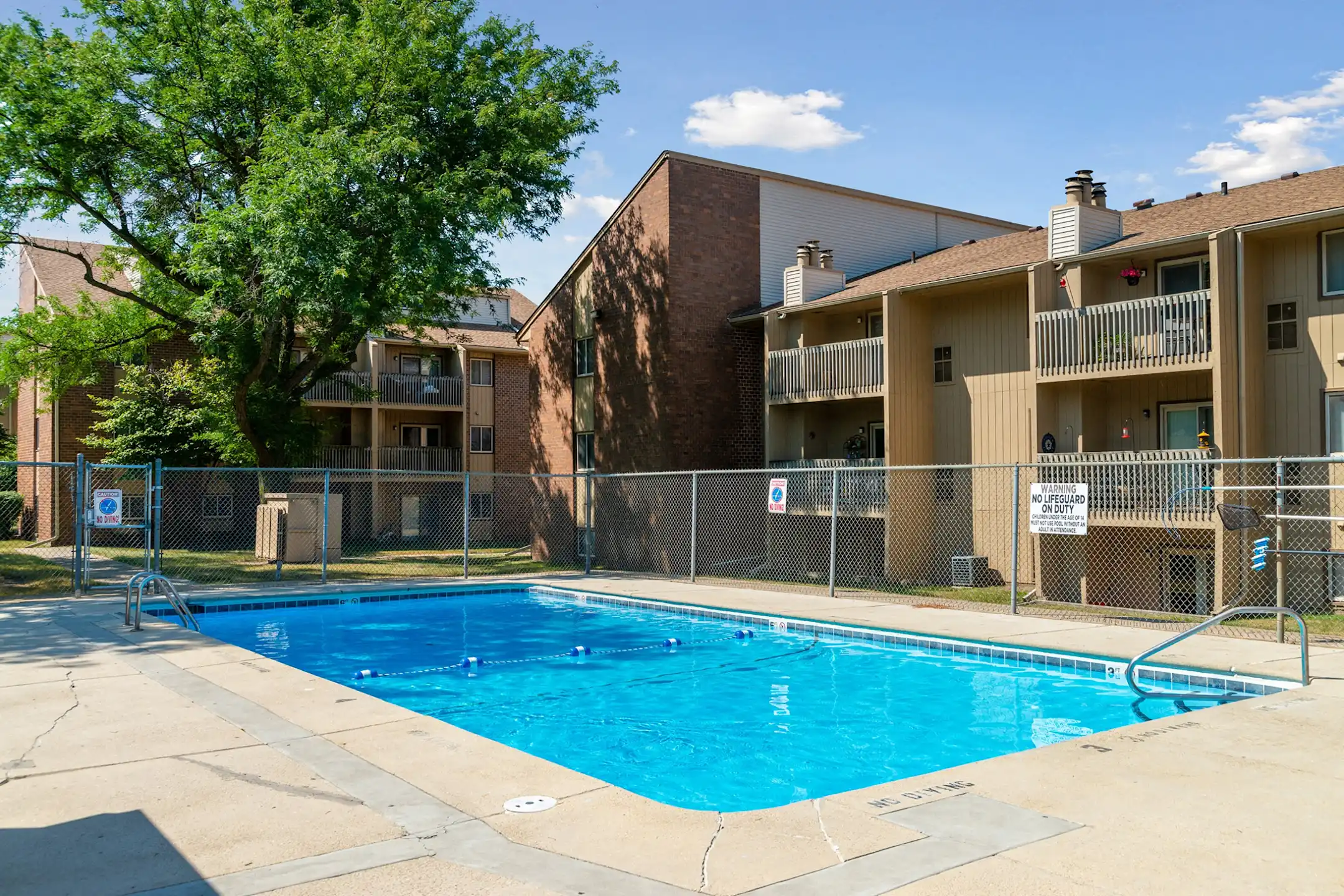 Robin Hill Apartments West Des Moines, IA 50265