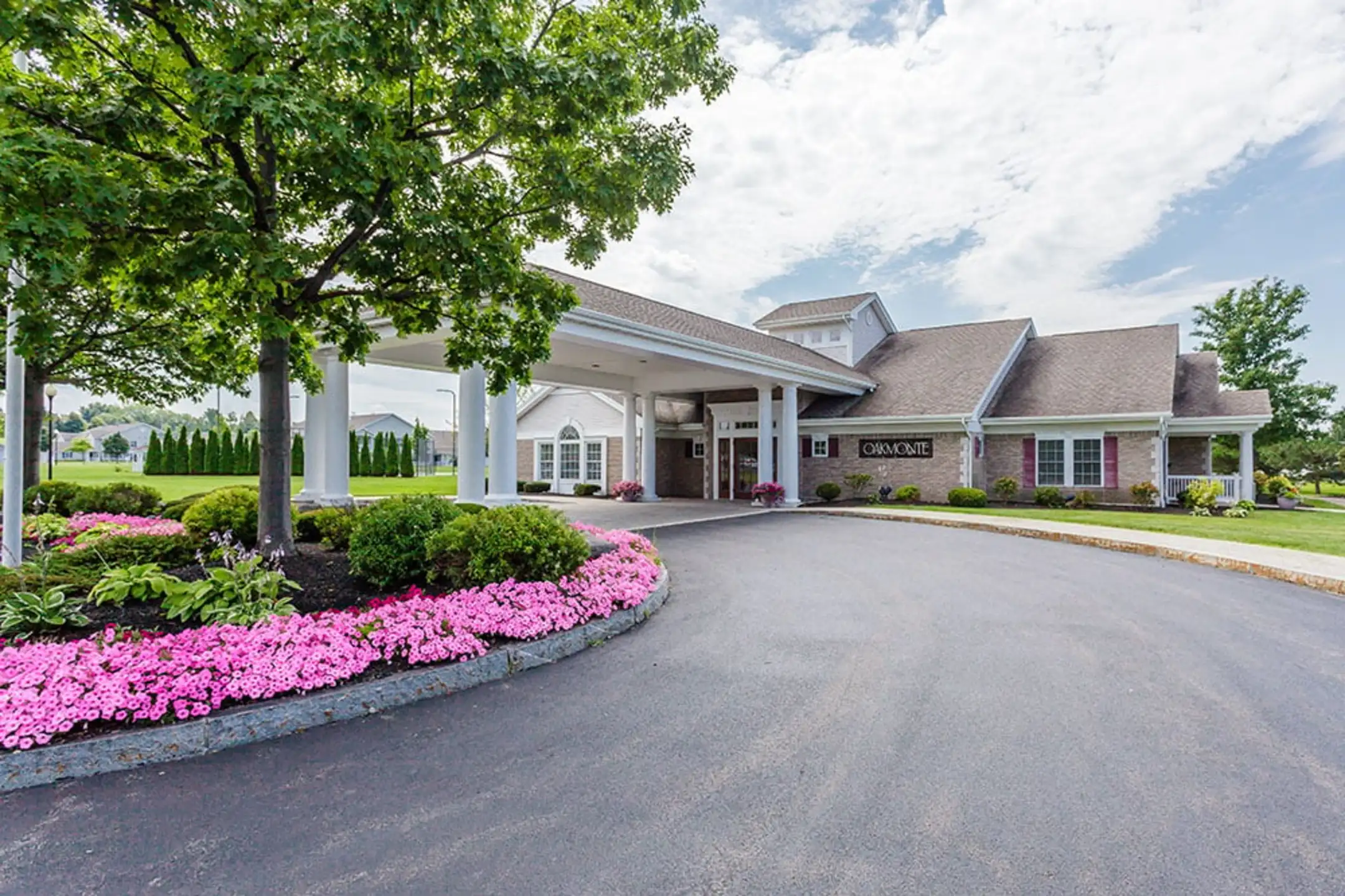 Oakmonte Apartment Homes Apartments Webster, NY 14580