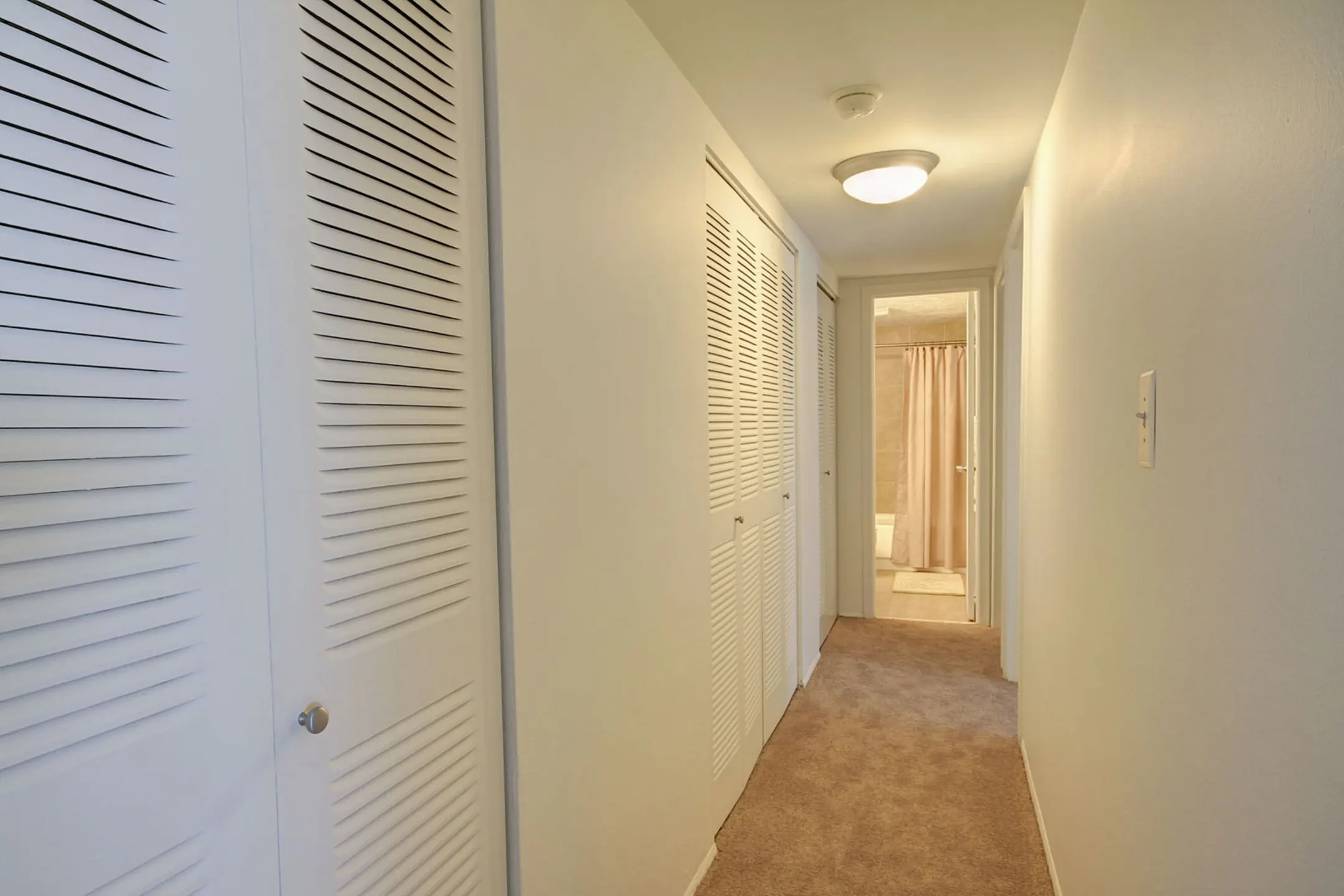 Royalton Greens Apartments Strongsville, OH 44136