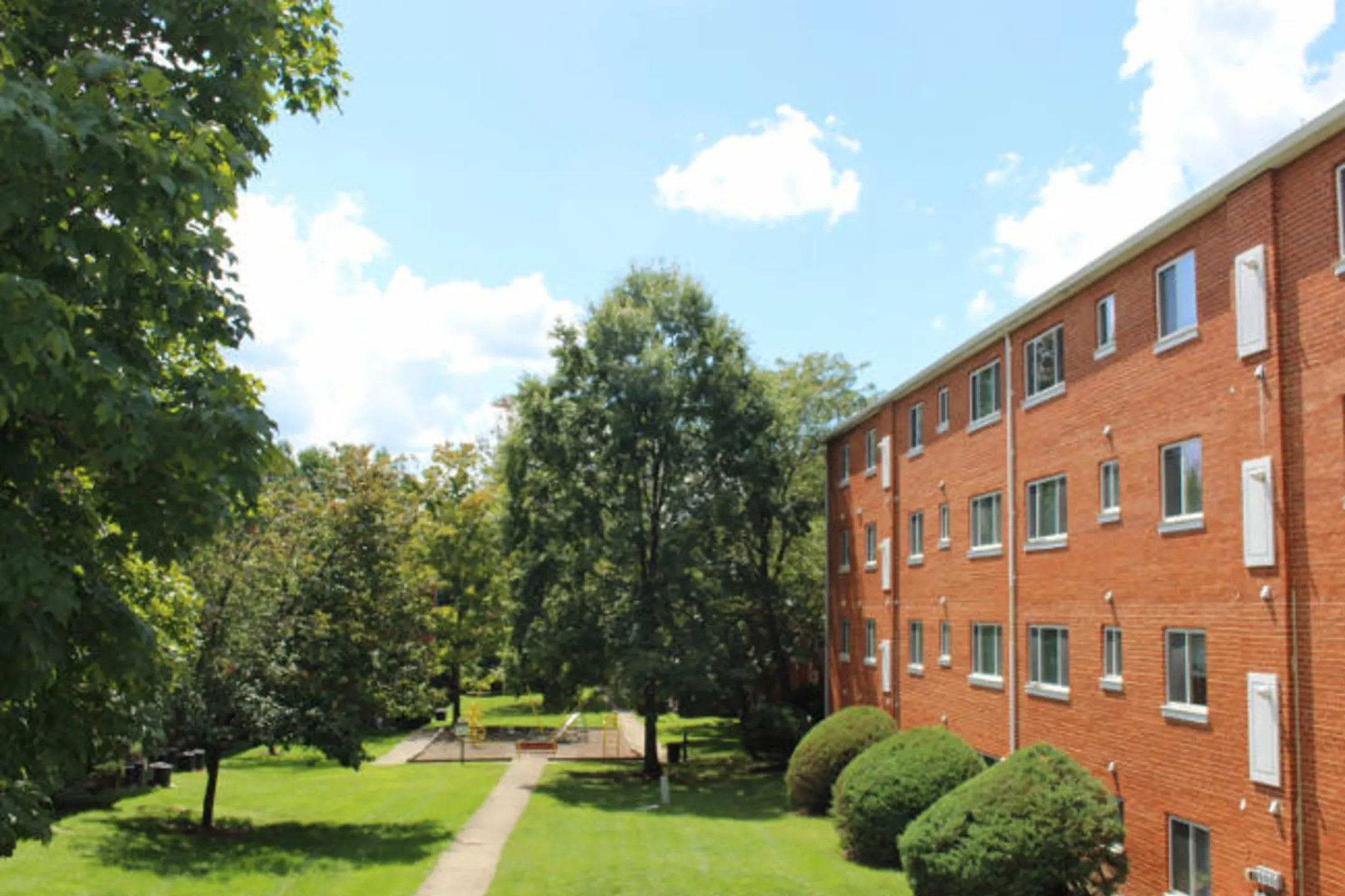 Broadstone at River Oaks 3119 Chesapeake Dr Dumfries, VA Apartments