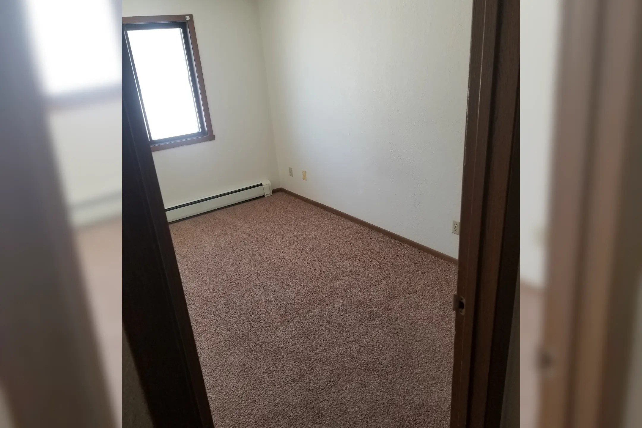 Park Manor & Village Apartments 715 13th Ave NE Devils Lake, ND