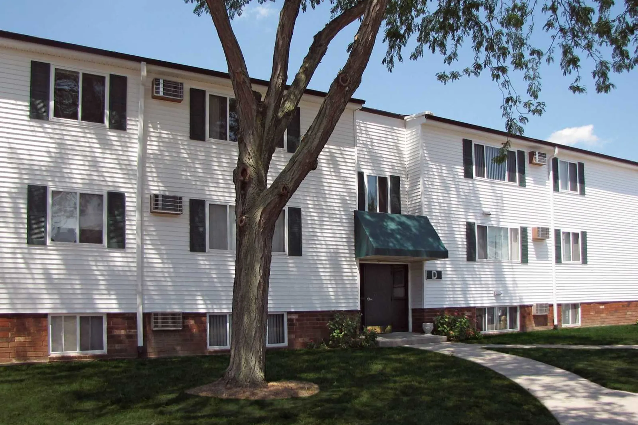 Bowling Green Village Apartments - Bowling Green, OH 43402