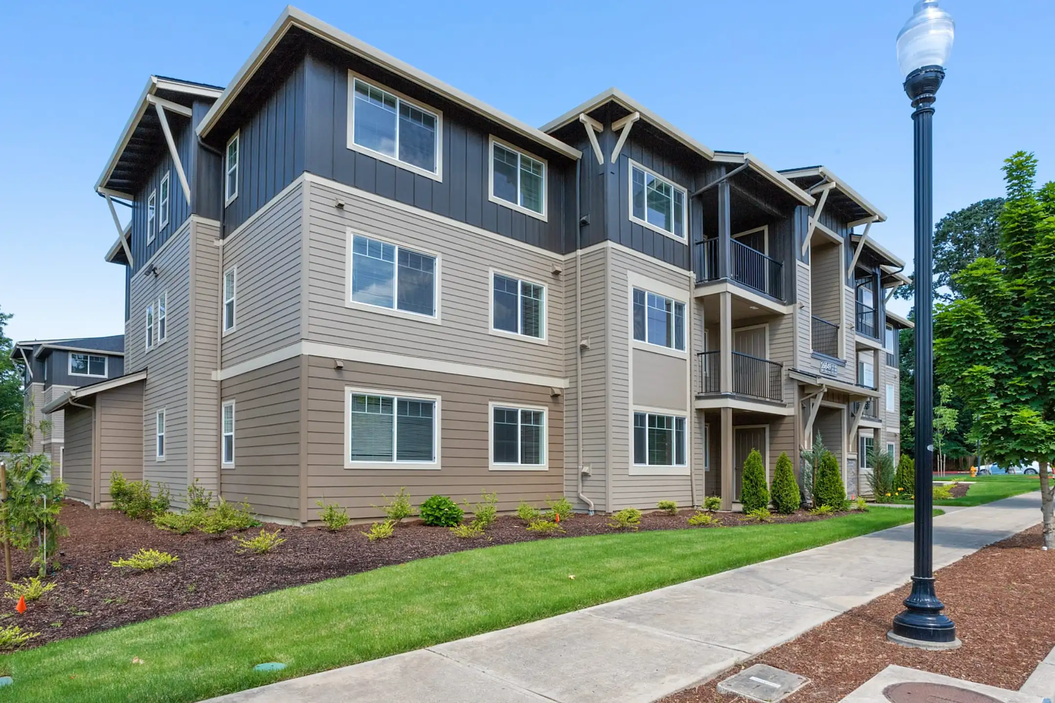 Building - Edgewater - King City, OR