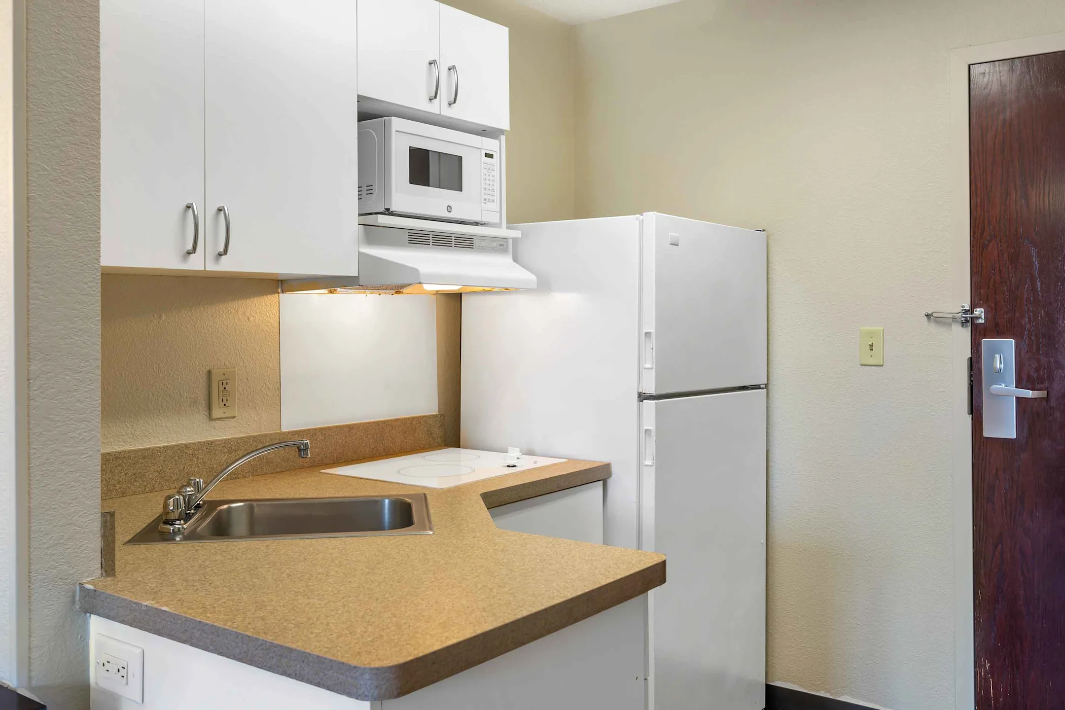 Furnished Studio Providence Warwick Apartments Warwick, RI 02886