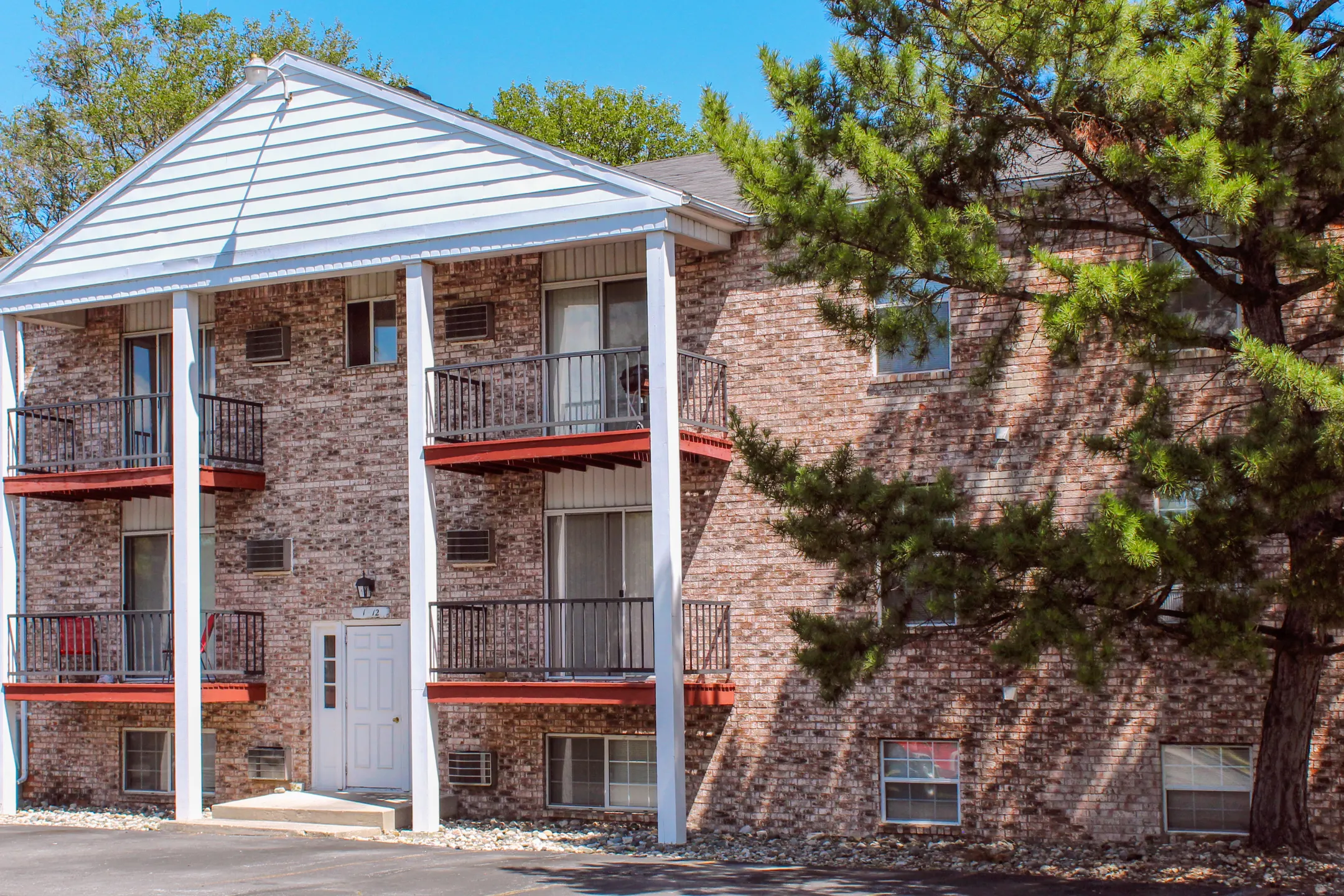 Building - Oak Hill Apartments - Maumee, OH