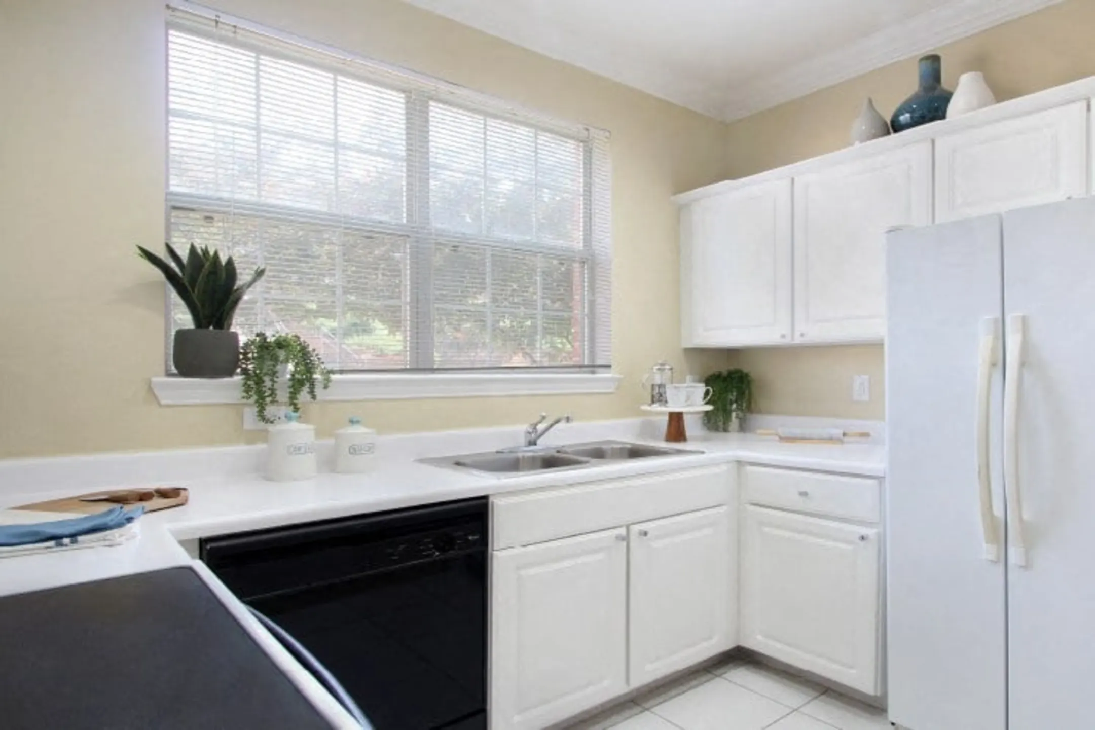 Saddlebrook Apartments Urbandale, IA 50322