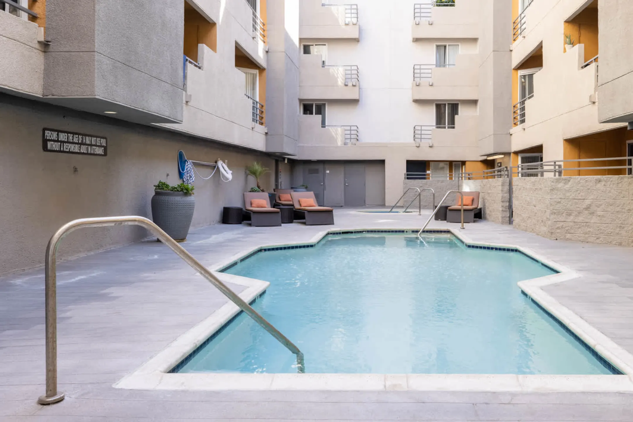 Pool - Vantage Hollywood Apartments - Los Angeles, CA