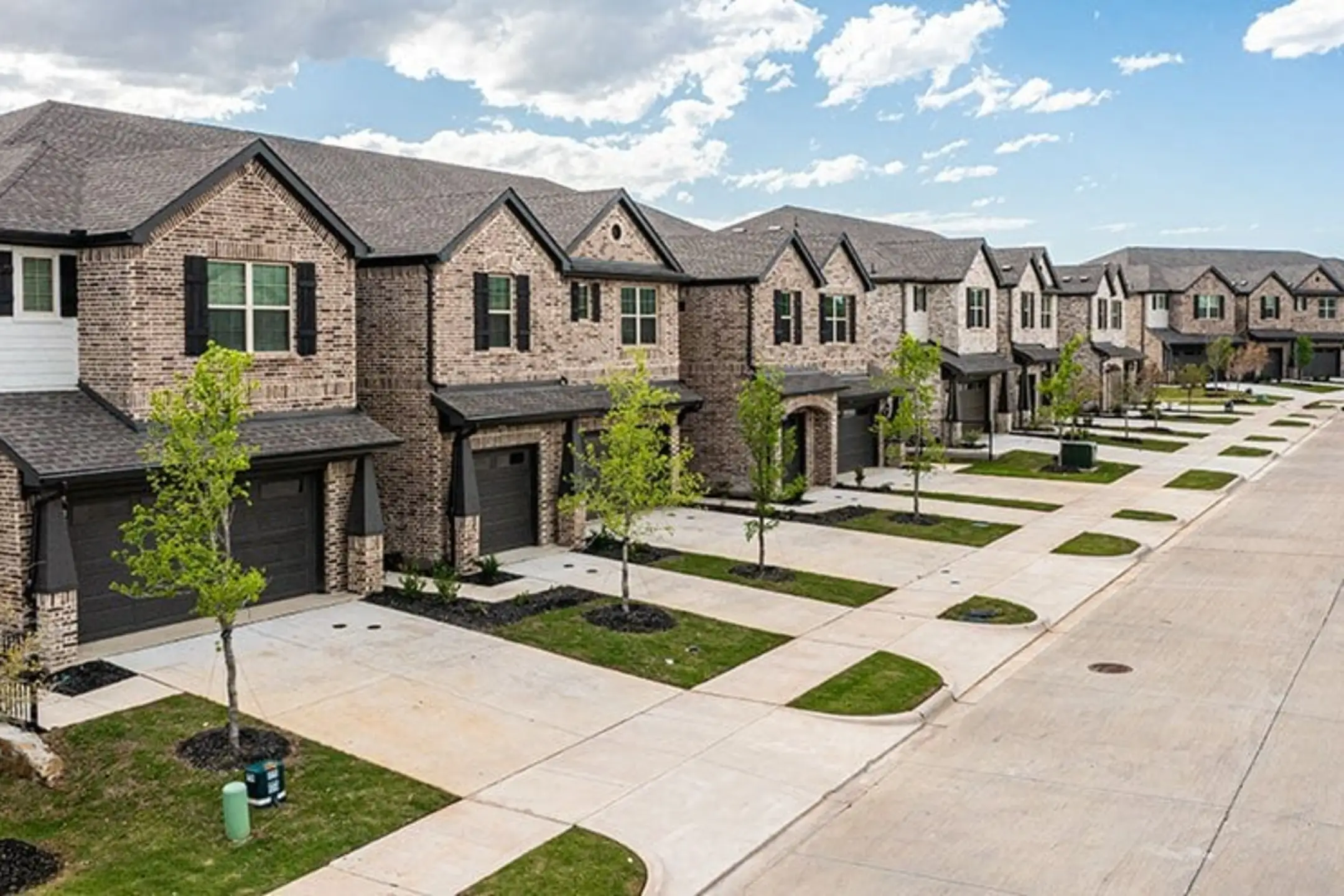 Bluebonnet Trail Townhomes Apartments - Arlington, TX 76001