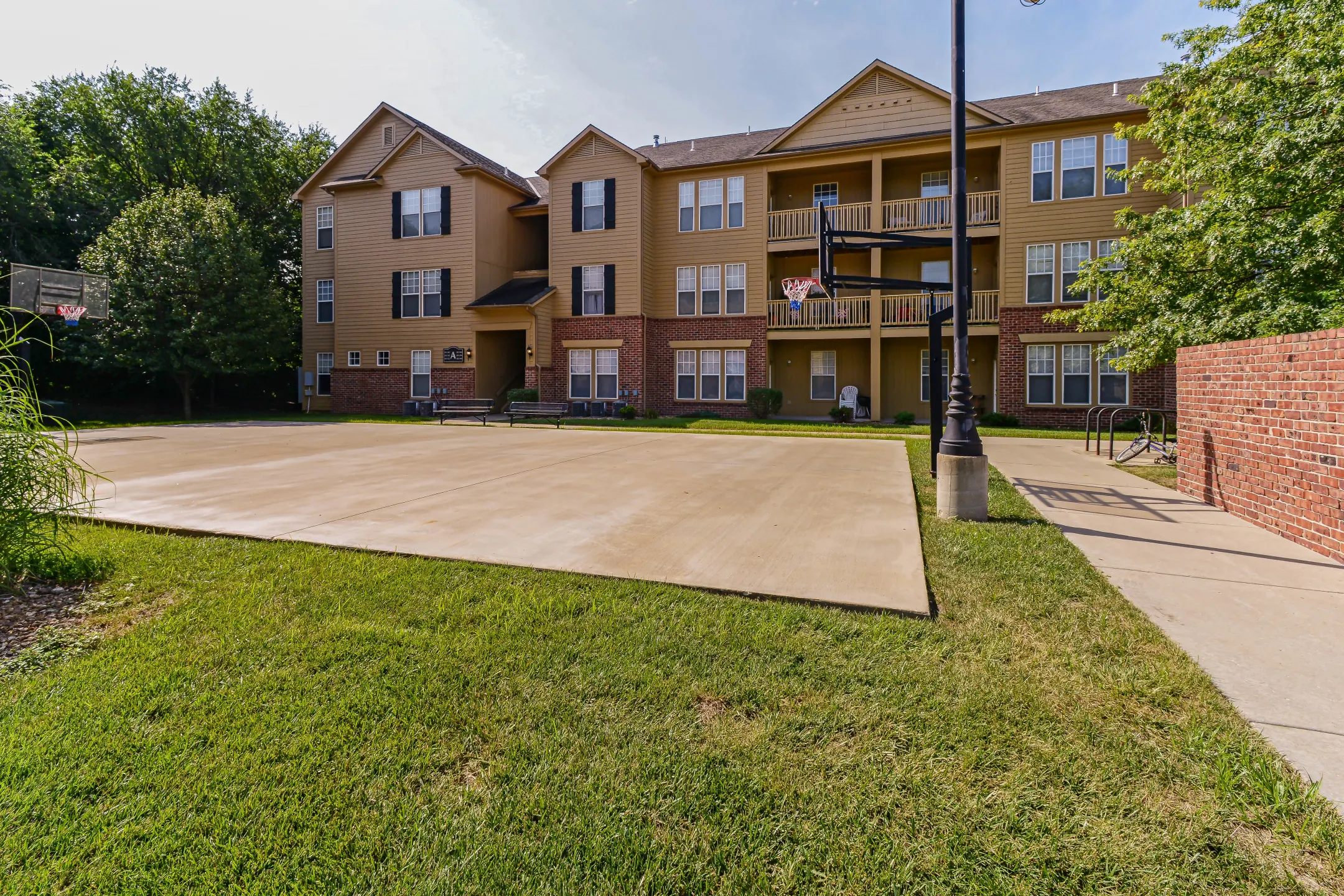 Canyon Court 700 Comet Ln Lawrence KS Apartments for Rent Rent