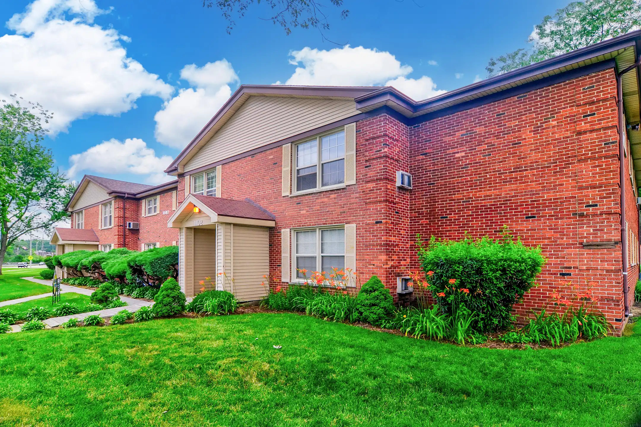 Colonial Manor 1102 Plainfield Rd Darien, IL Apartments for Rent