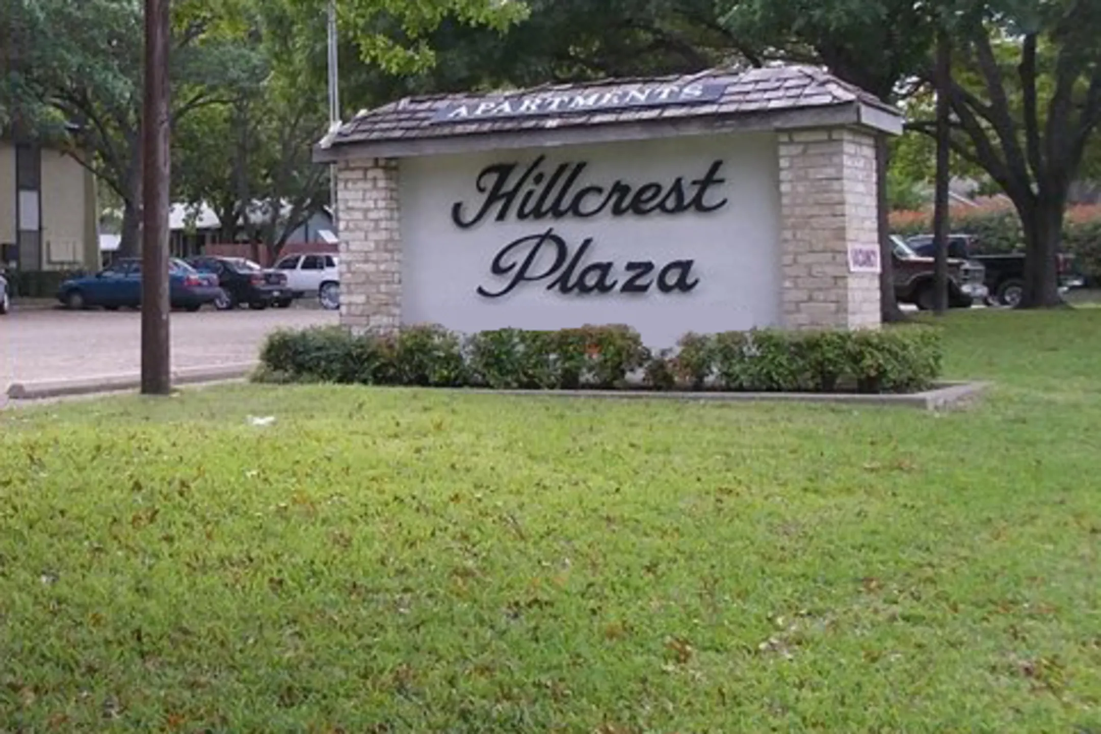 Community Signage - Hillcrest Plaza Apartments - Waco, TX