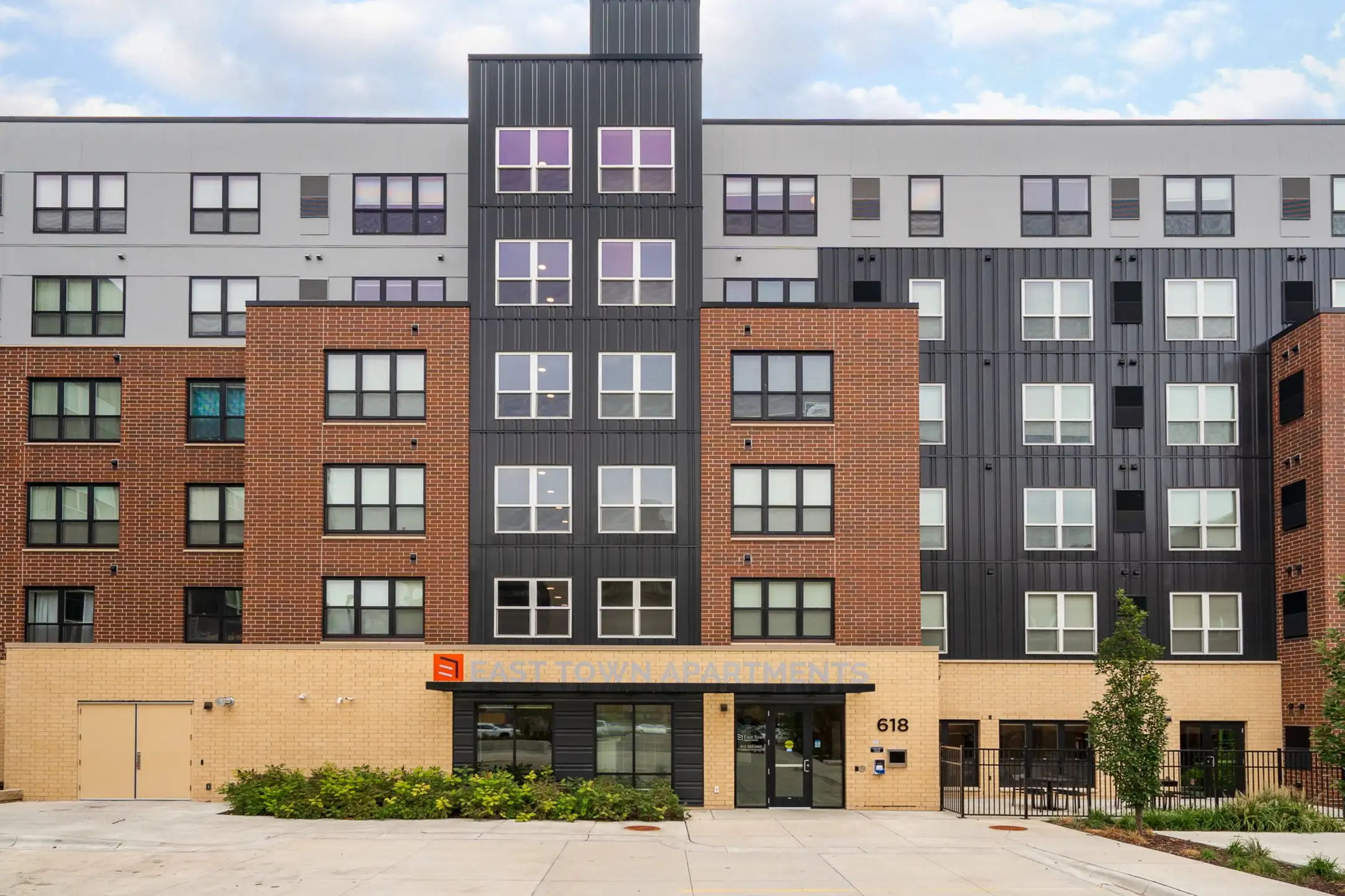 East Town Apartments 618 S. 9th Ave Minneapolis, MN Apartments for