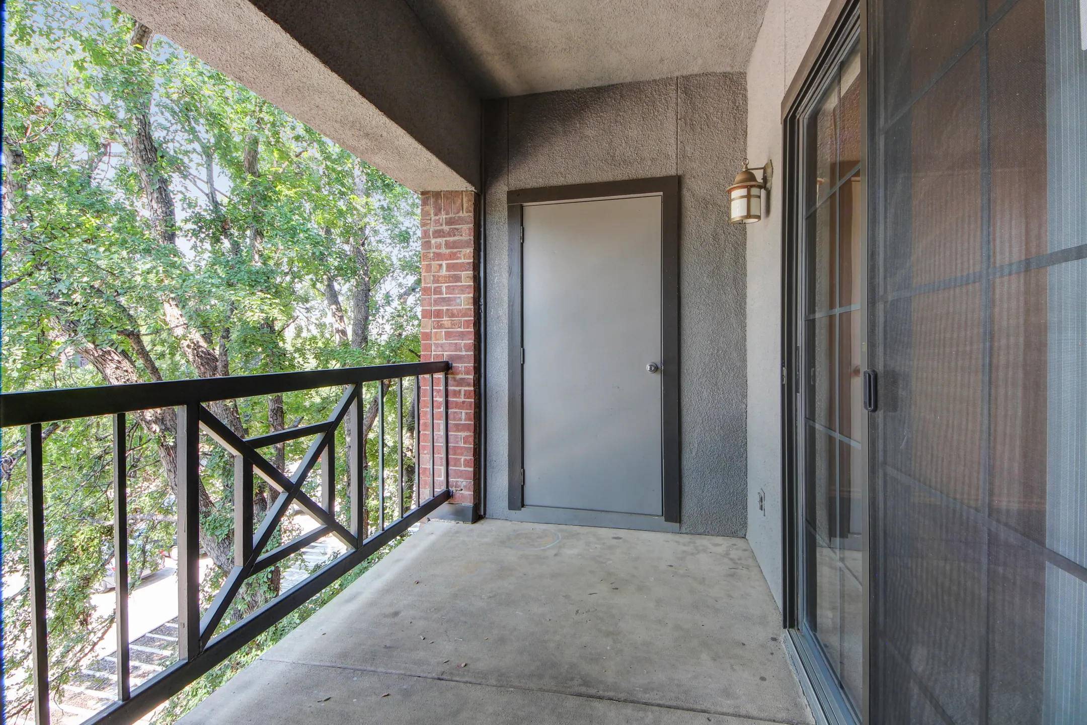Oaks Hackberry Creek 6901 Valley View Ln Irving, TX Apartments for