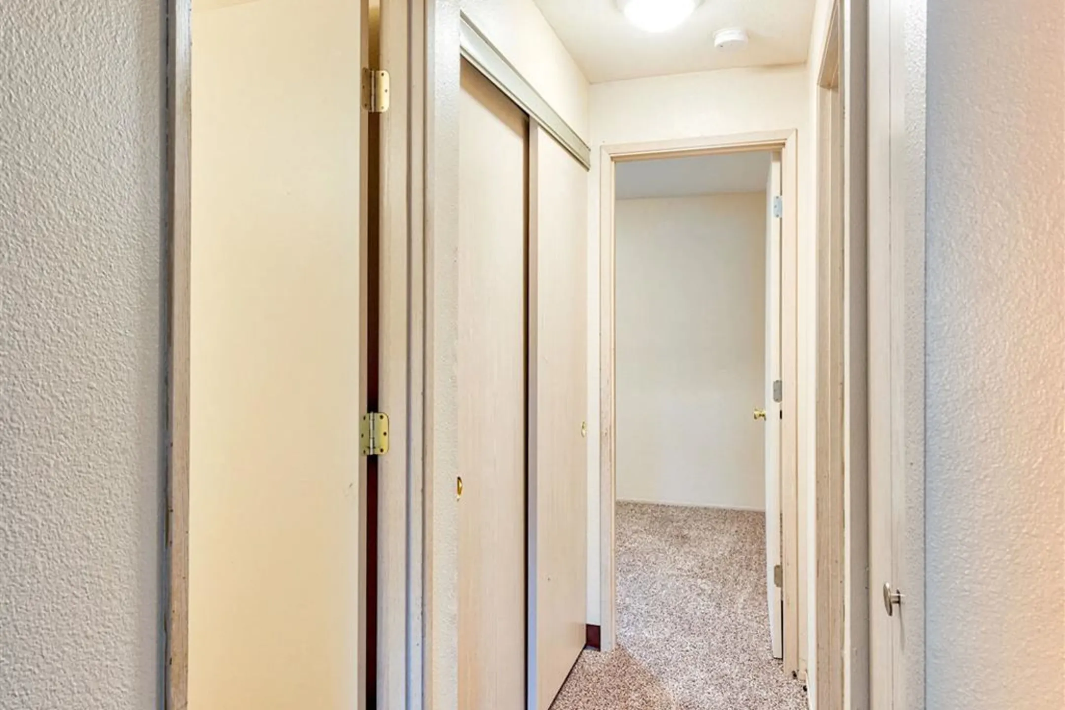 Bristol Court Apartments Portland, OR 97222