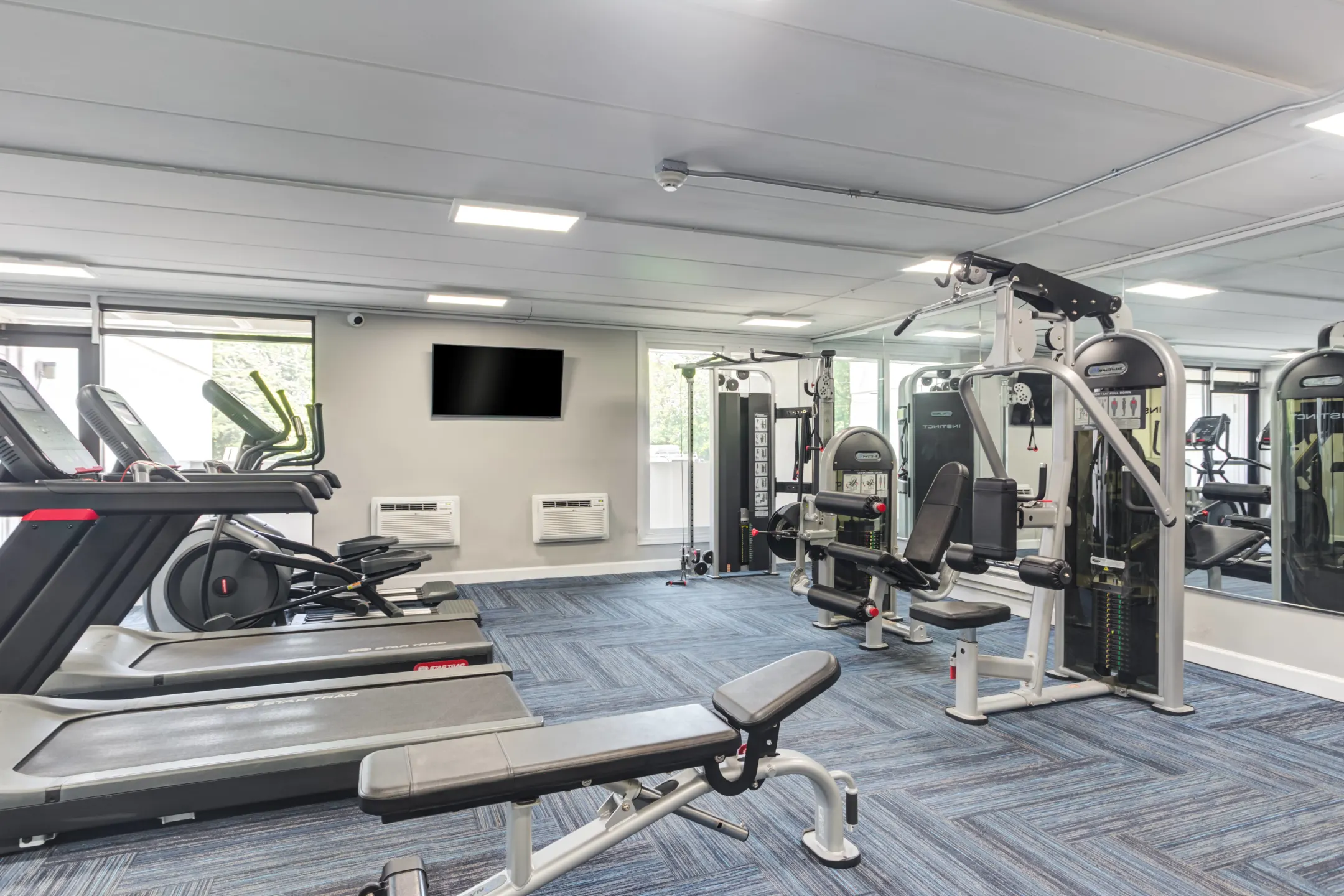 Fitness Weight Room - Park Towers Apartments - Richton Park, IL