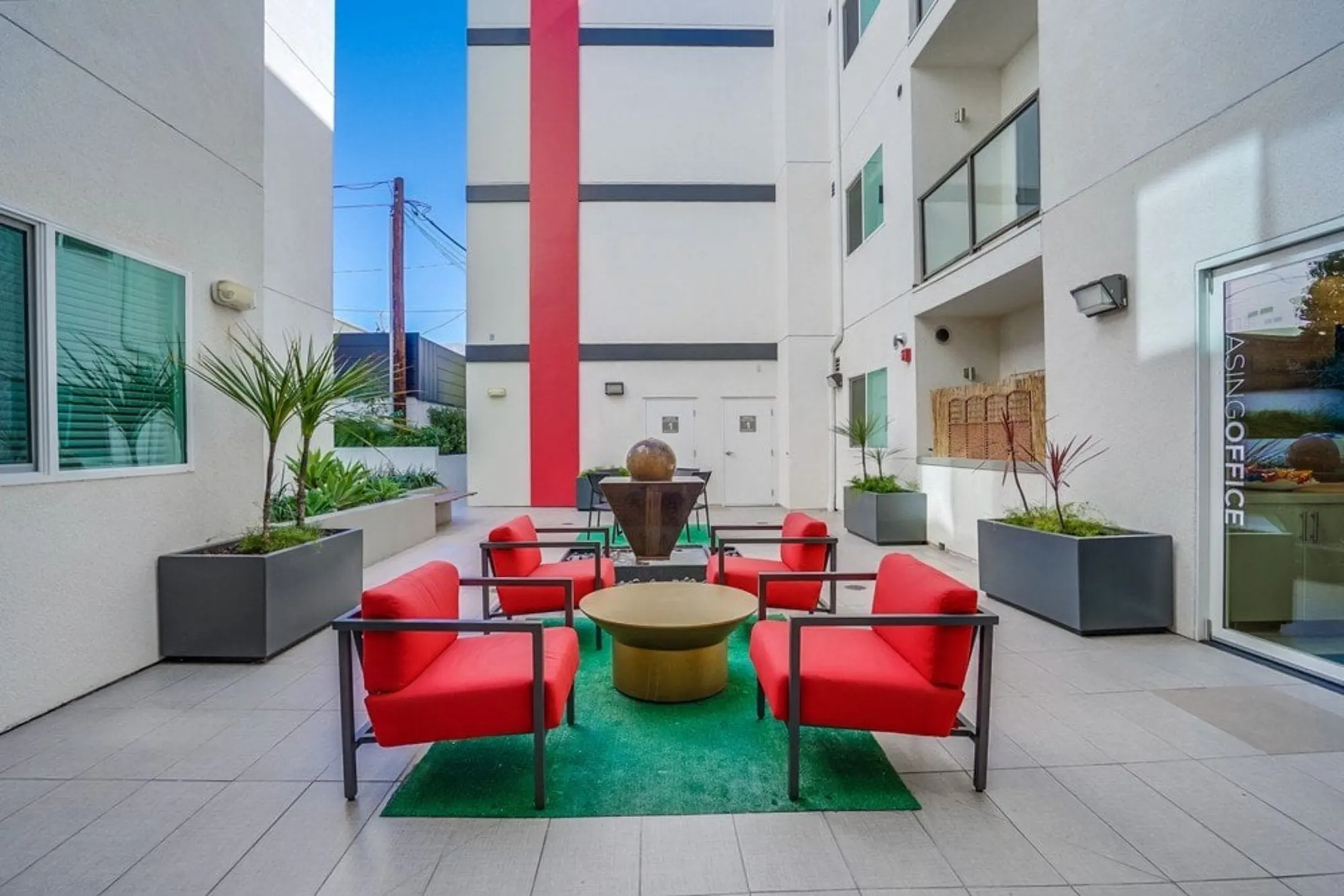 Patio / Deck - Vues on Gordon - Hollywood, CA
