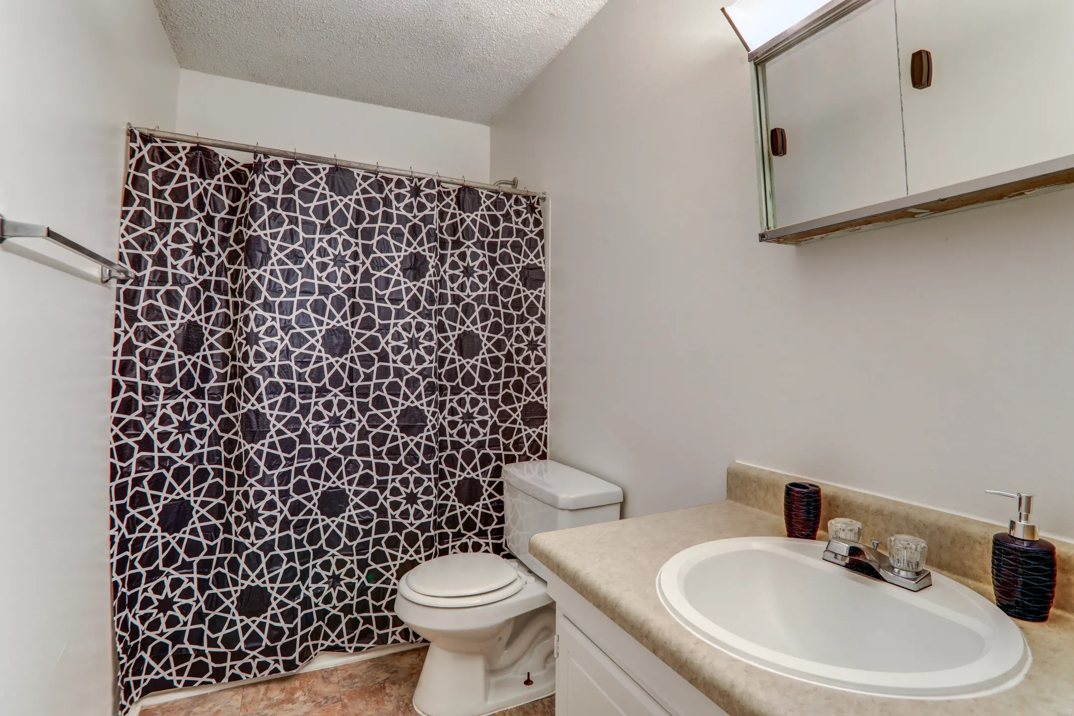 Bathroom - Fox Hill Apartments - Baton Rouge, LA
