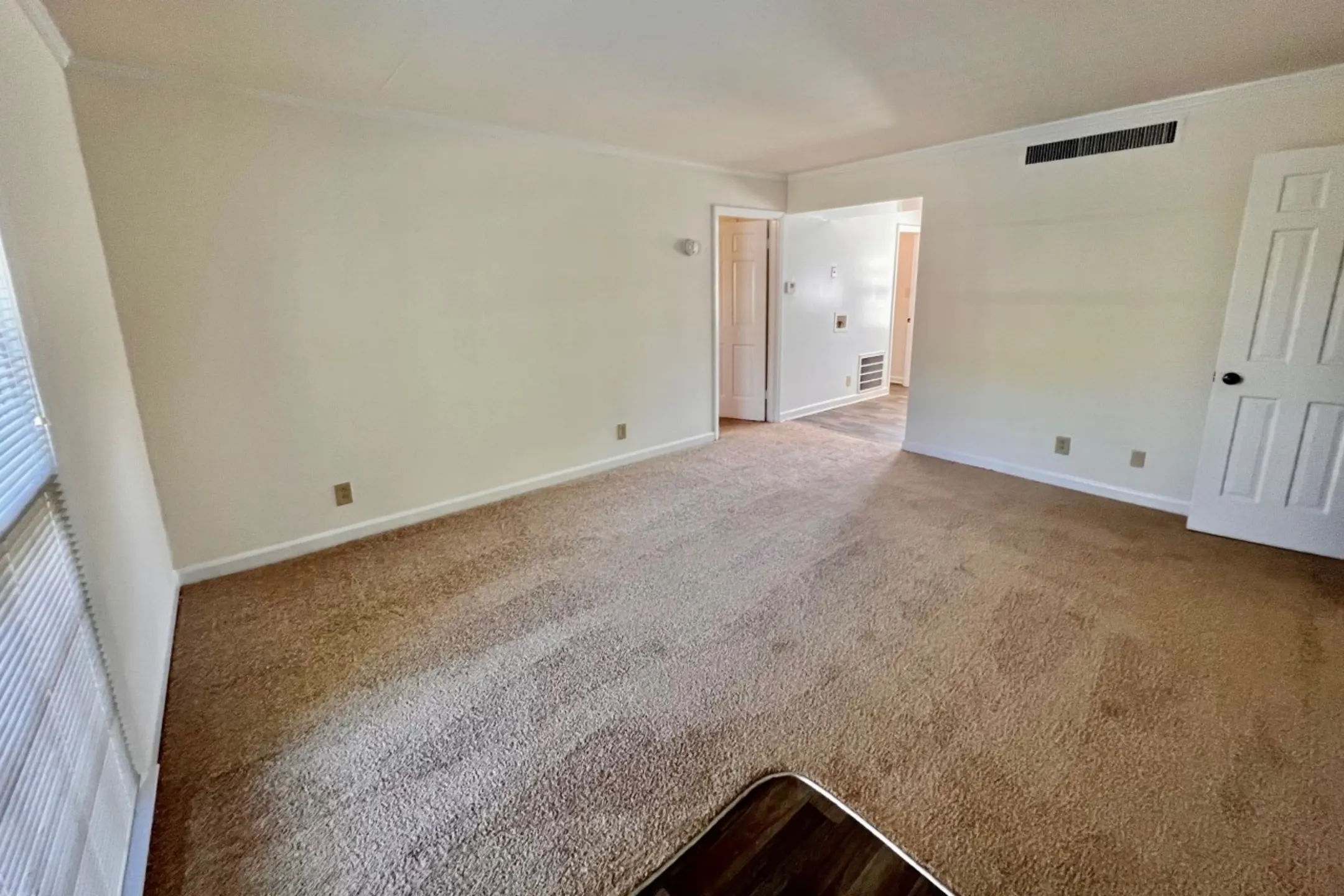 Living Room - Elmhurst Apartments - Charlotte, NC