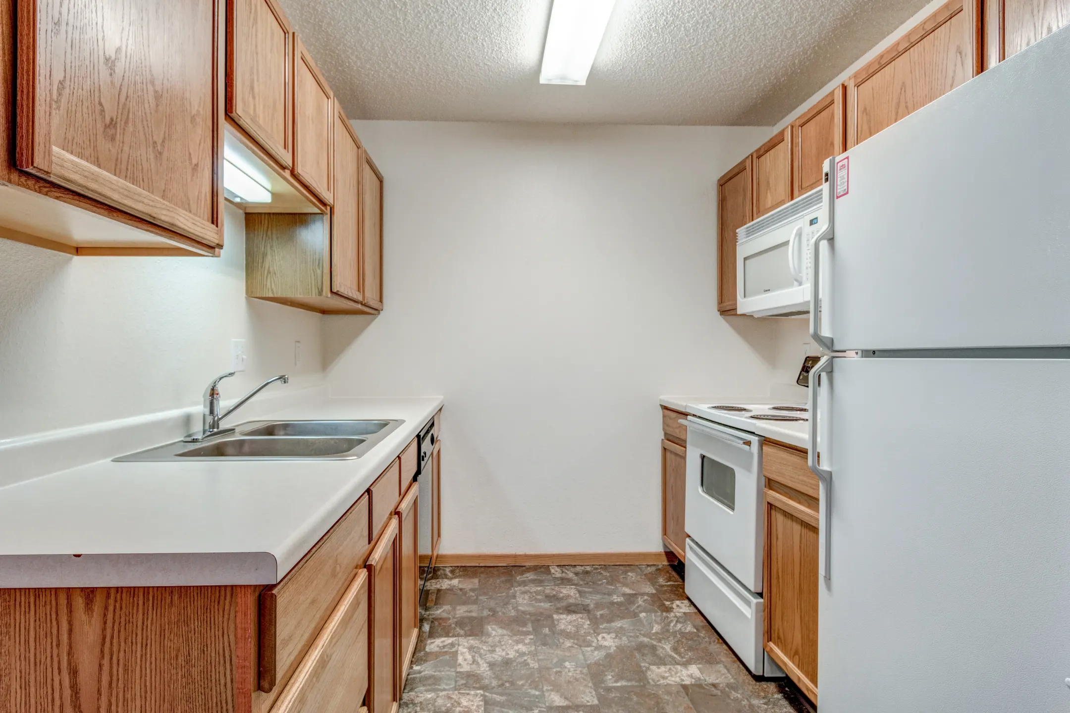 Kitchen - Wheatland Place Apartments & Townhomes - Fargo, ND