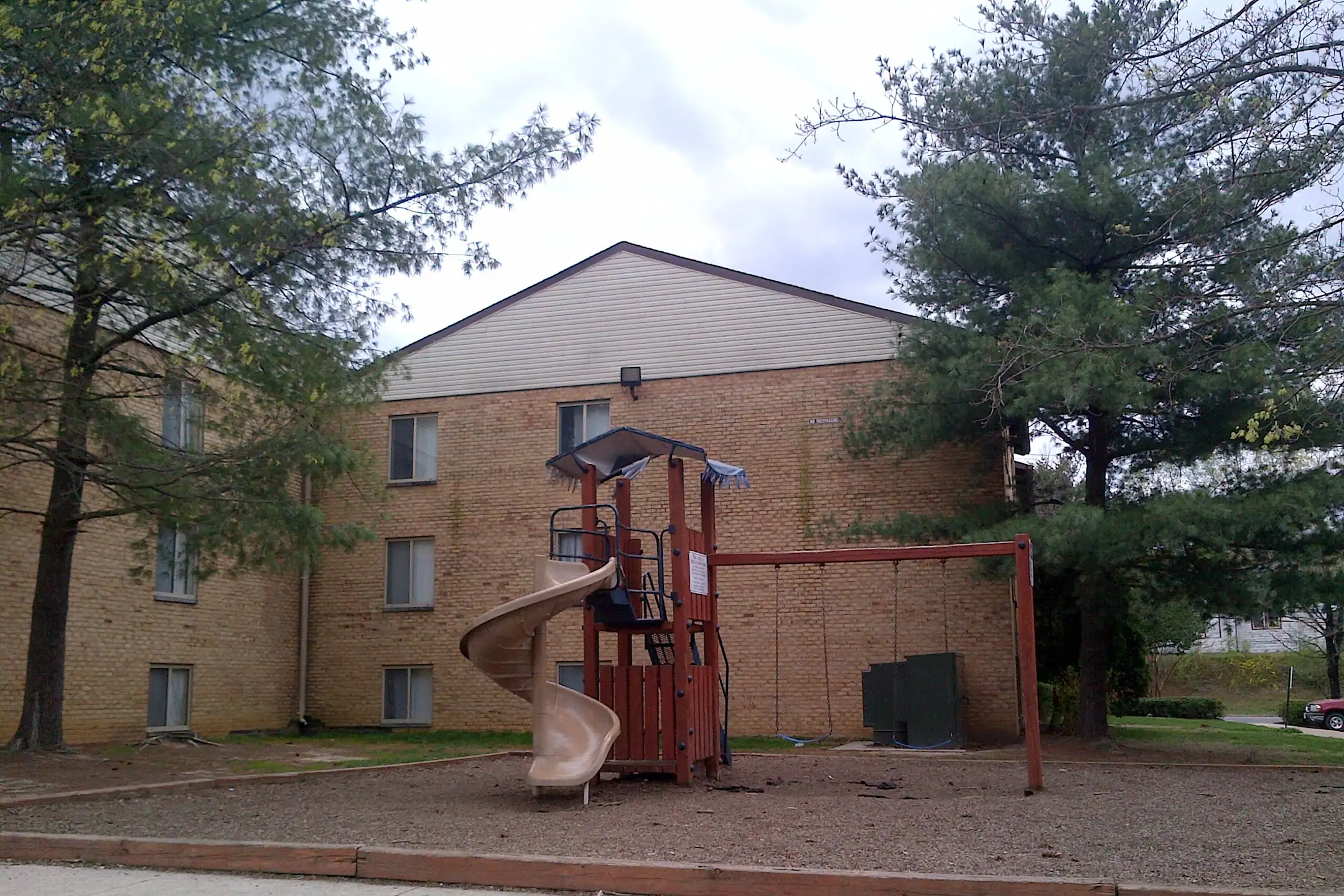 Linden Park Apartments 3600 Jurgensen Dr Triangle, VA Apartments